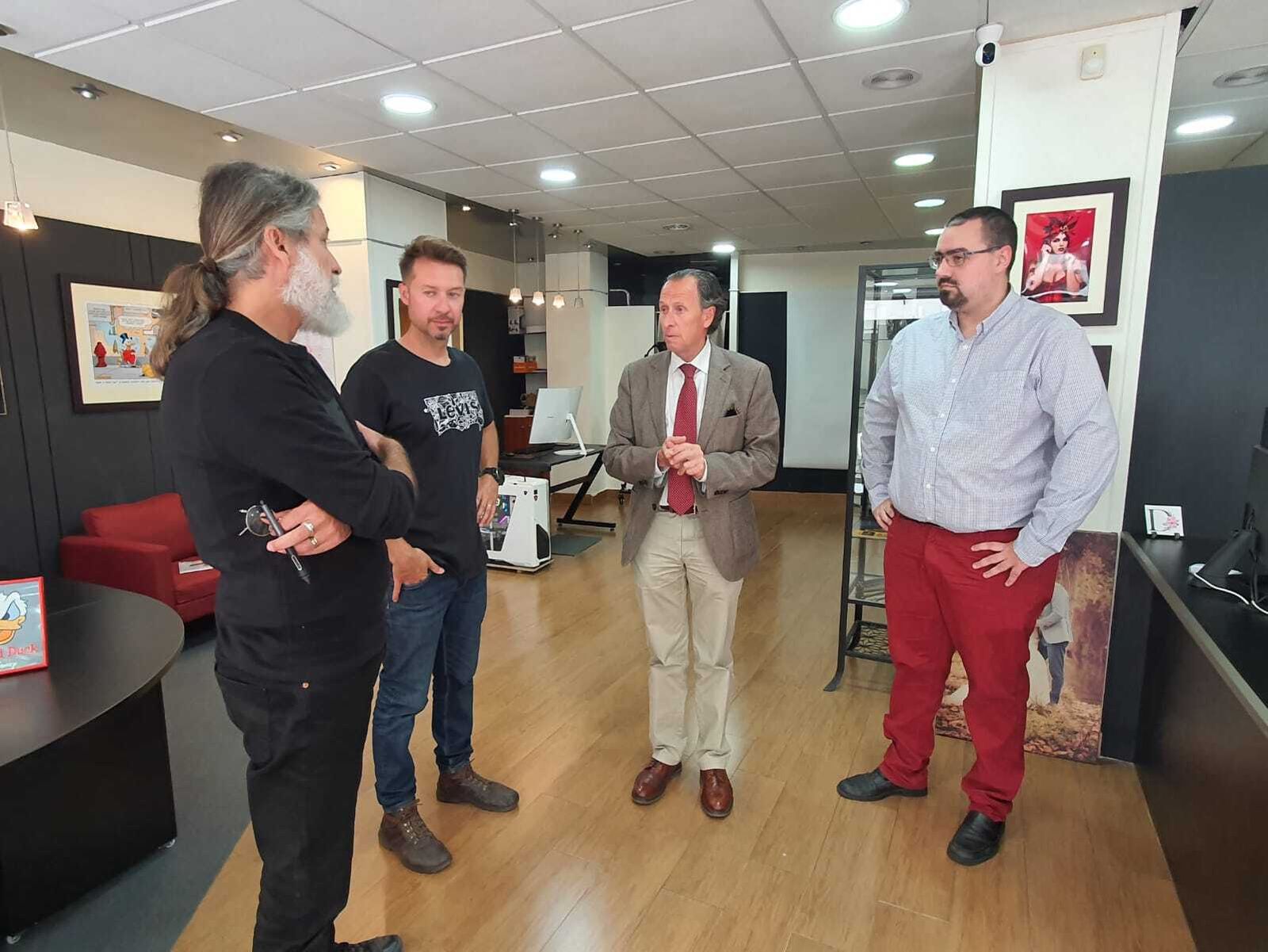 Visita del alcalde al establecimiento.