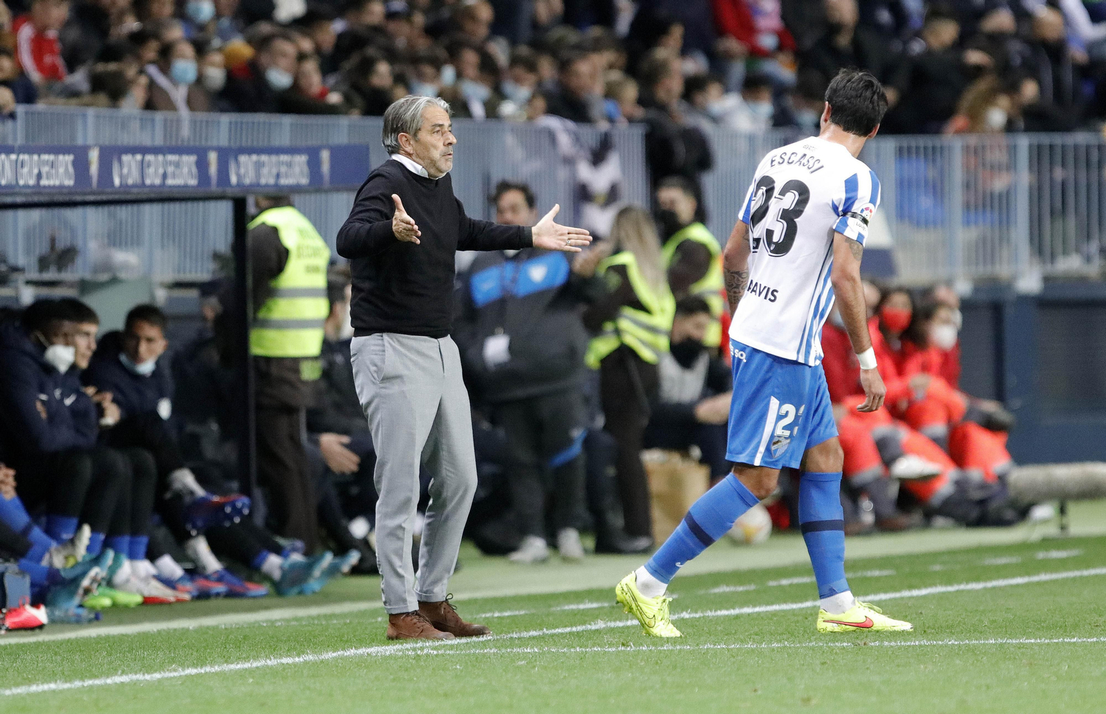 Escassi mira a Natxo González en el Málaga CF - Cartagena