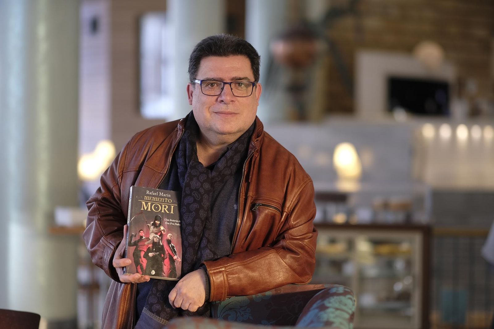 El escritor Rafael Marín, durante la entrevista.