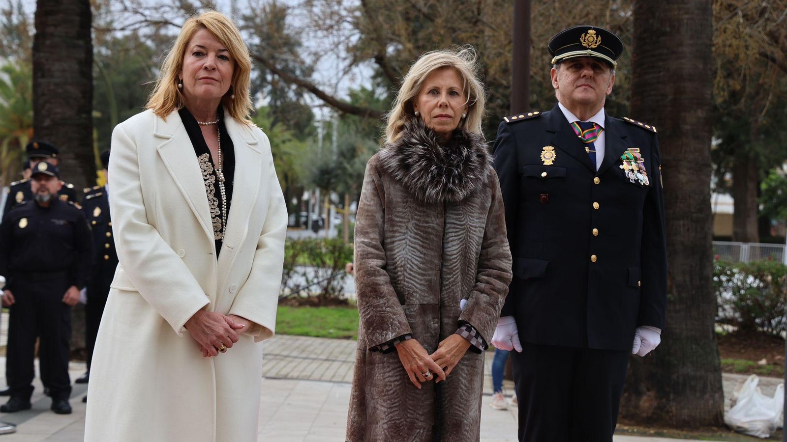 La alcaldesa de Huelva, Pilar Miranda; la subdelegada del Gobierno en Huelva, María José Rico y Quintín Méndez, Comisario Provincial de Huelva.