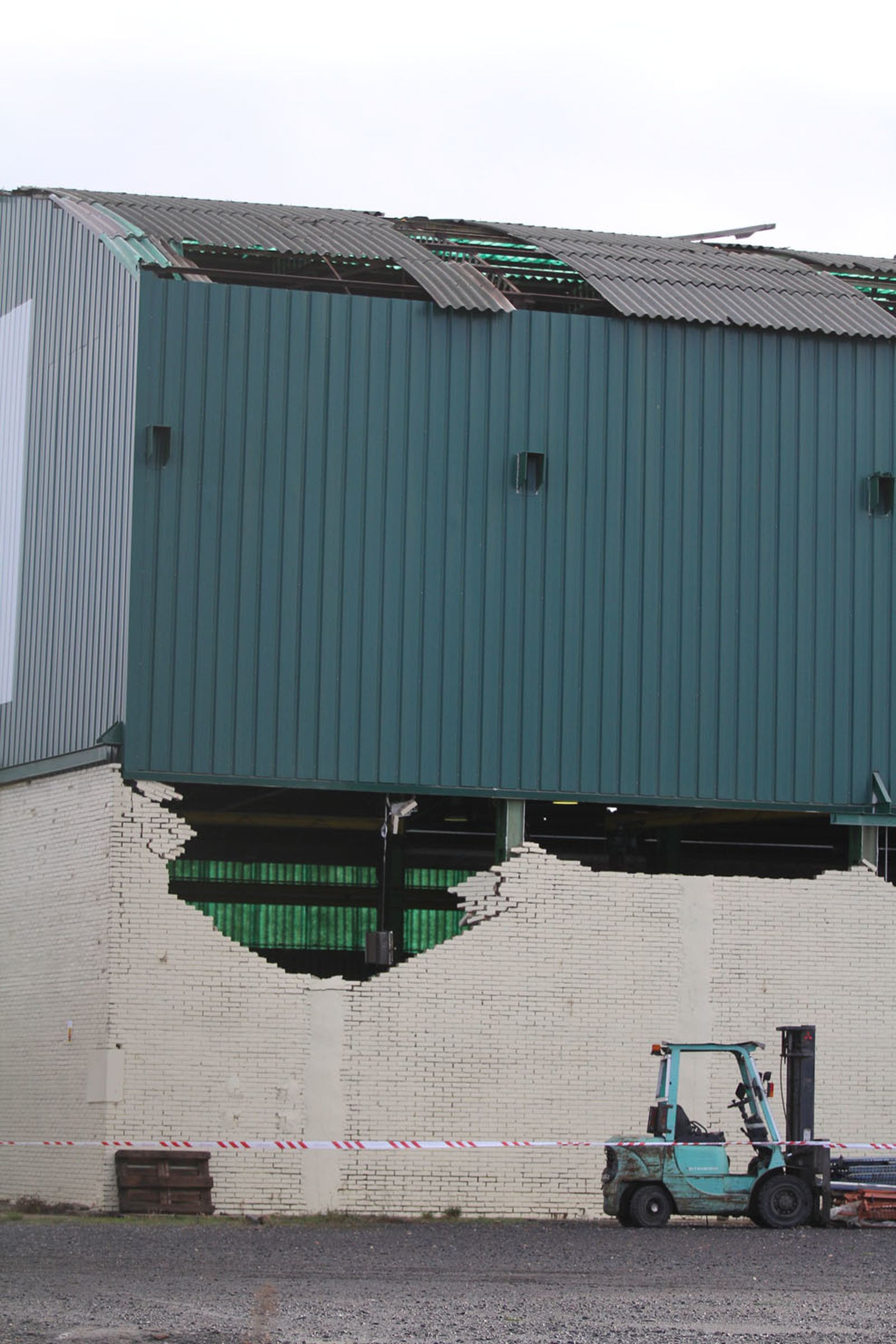 Consecuencias del temporal de lluvia y viento a su paso por la capital