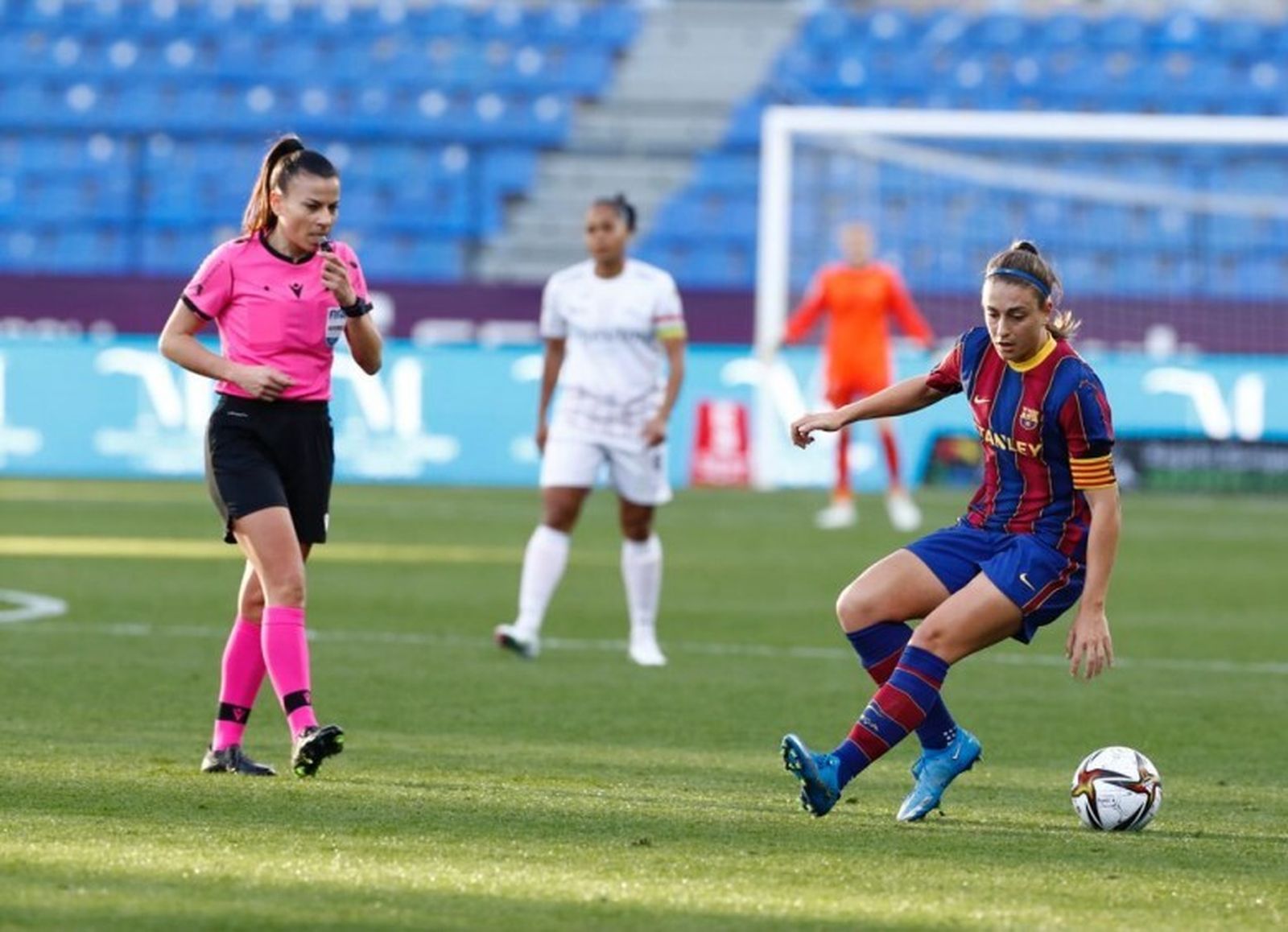 Las fotos de la final de la Copa de la Reina Barcelona-Logroño en La Rosaleda