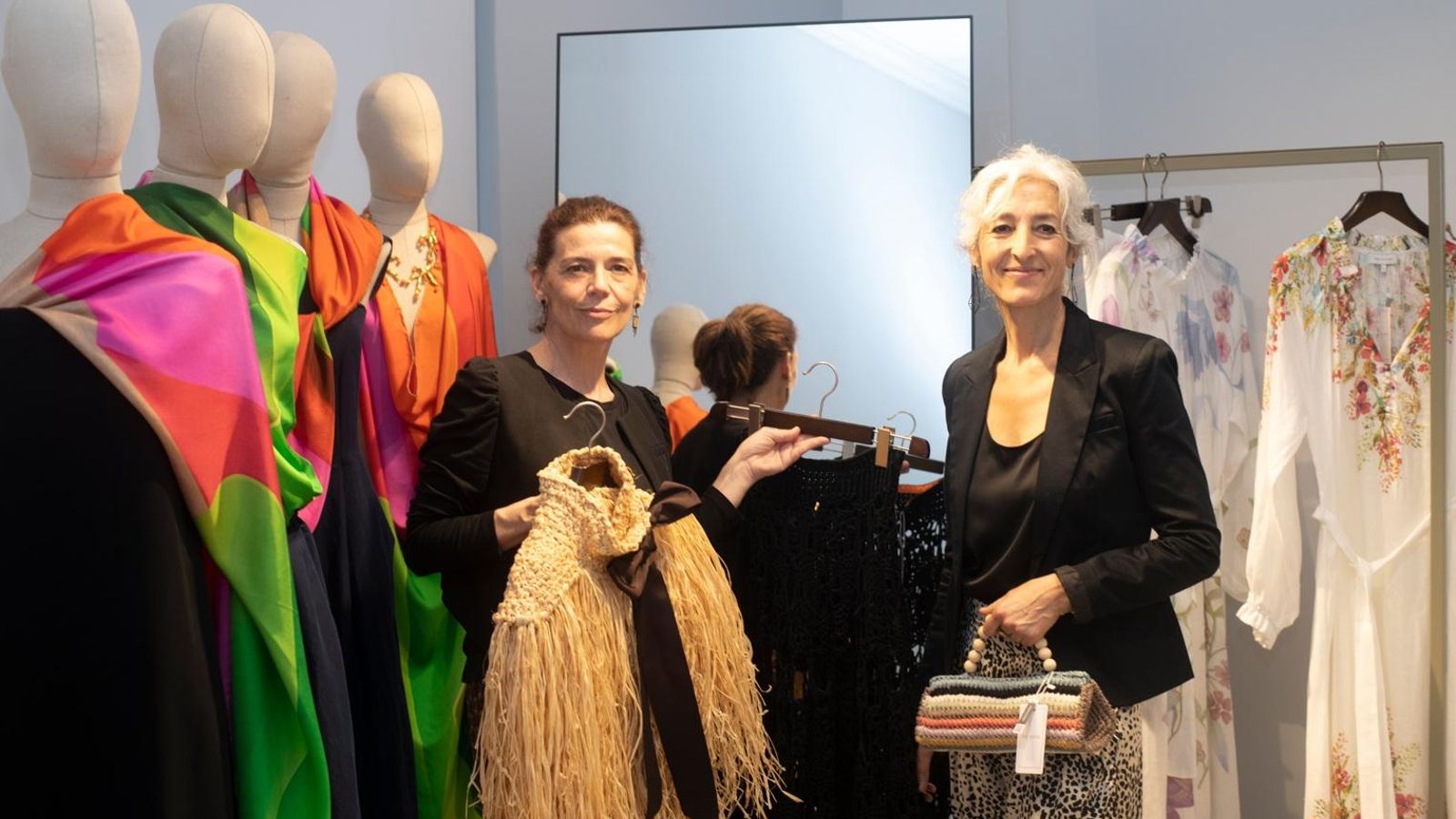 Las responsables de la firma Hilando el tiempo, una de las marcas presentes en De Este.