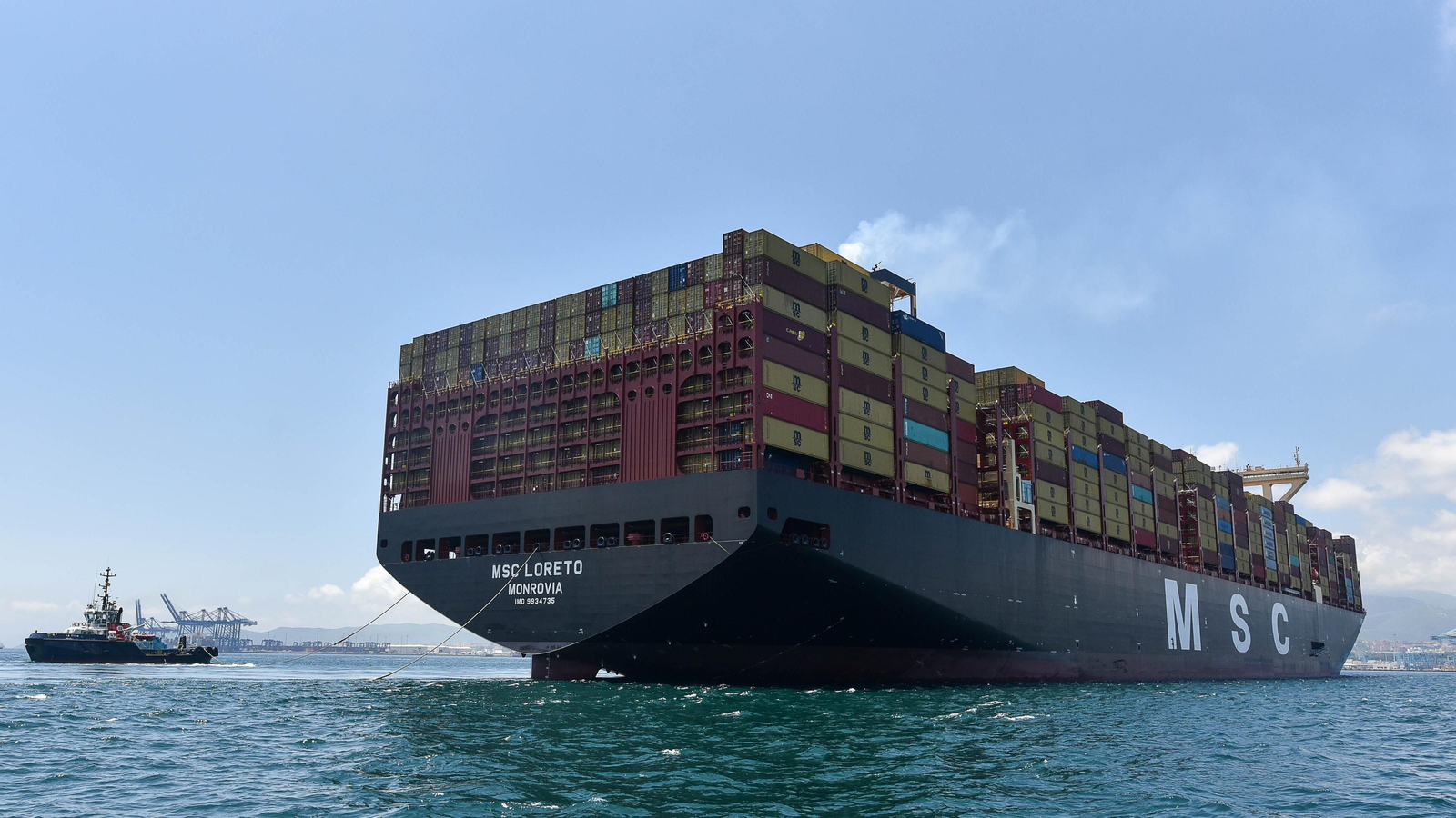 Fotos de la llegada del mayor portacontenedores del mundo el 'MSC Loreto' al puerto de Algeciras