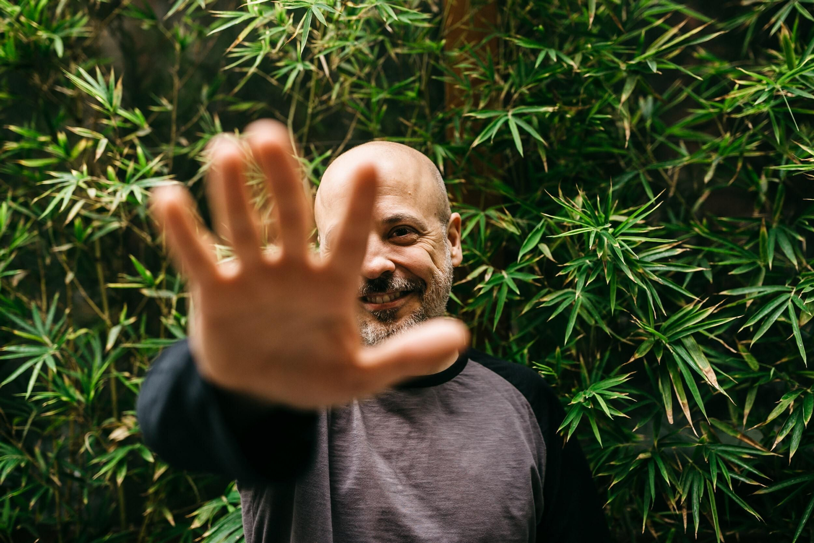 Sergio de la Puente (Granada, 1975) vive en Madrid, pero siempre que puede acaba se escapa a su querida tierra granadina.