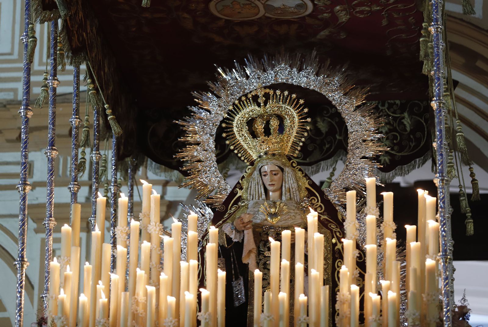 La Hermandad de Los Judíos en su recorrido por las calles de Huelva en el Jueves Santo