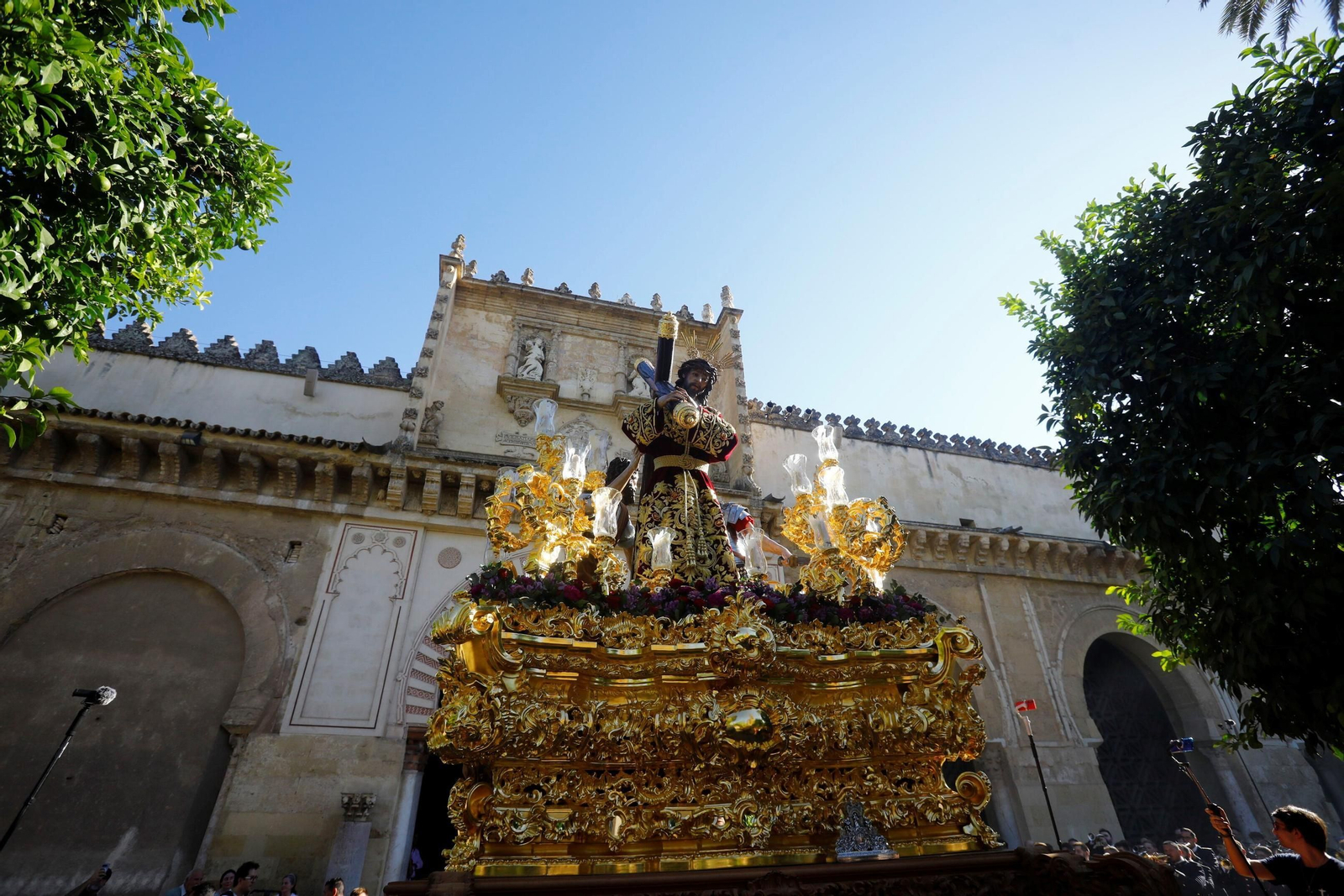 Las mejores fotos de los traslados de regreso de las hermandades tras el Magno Vía Crucis de Córdoba
