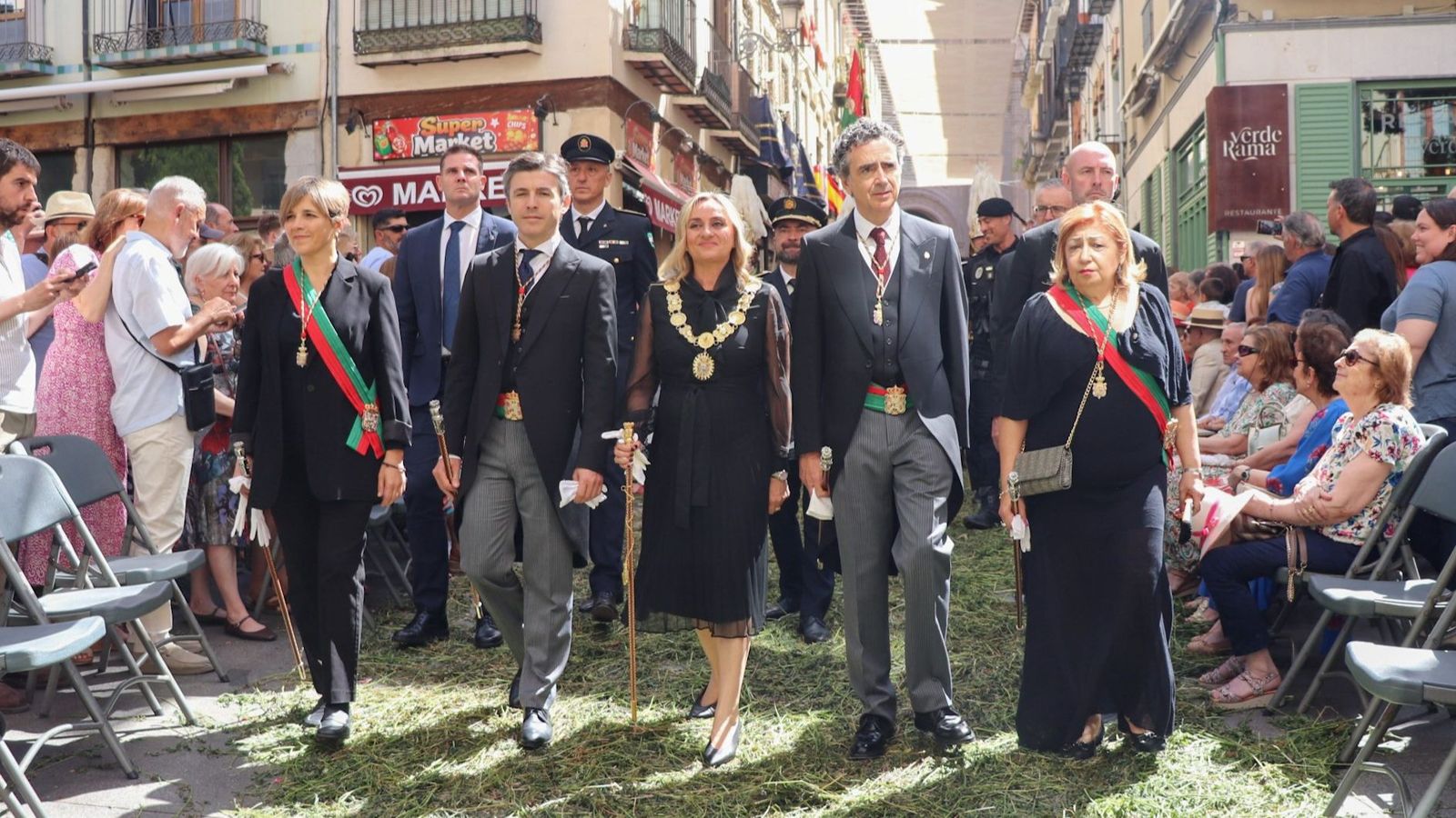 La Crónica del Corpus Christi de Granada 2026: Granada consagró su ...