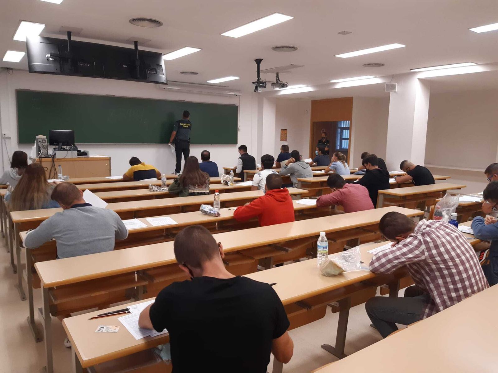 Más de 1.300 personas se presentan a las oposiciones de la Guardia Civil en Sevilla