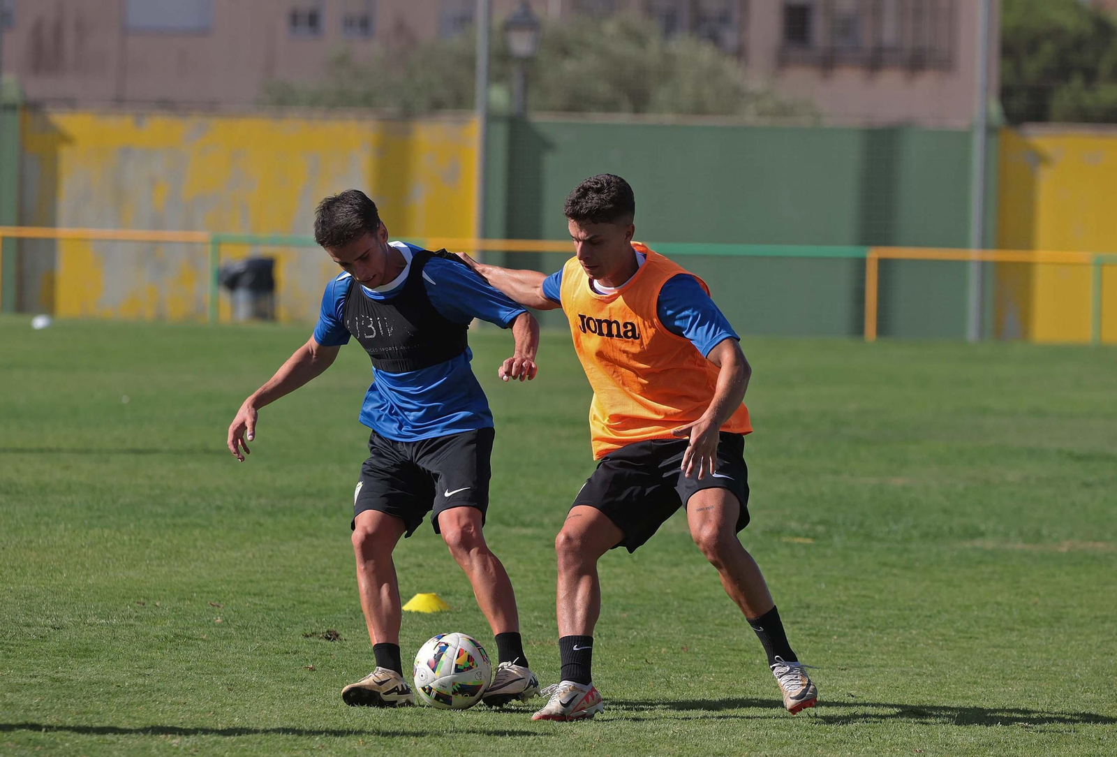 Fotos del primer entrenamiento del Algeciras CF de la pretemporada 2024/2025 en Los Barrios