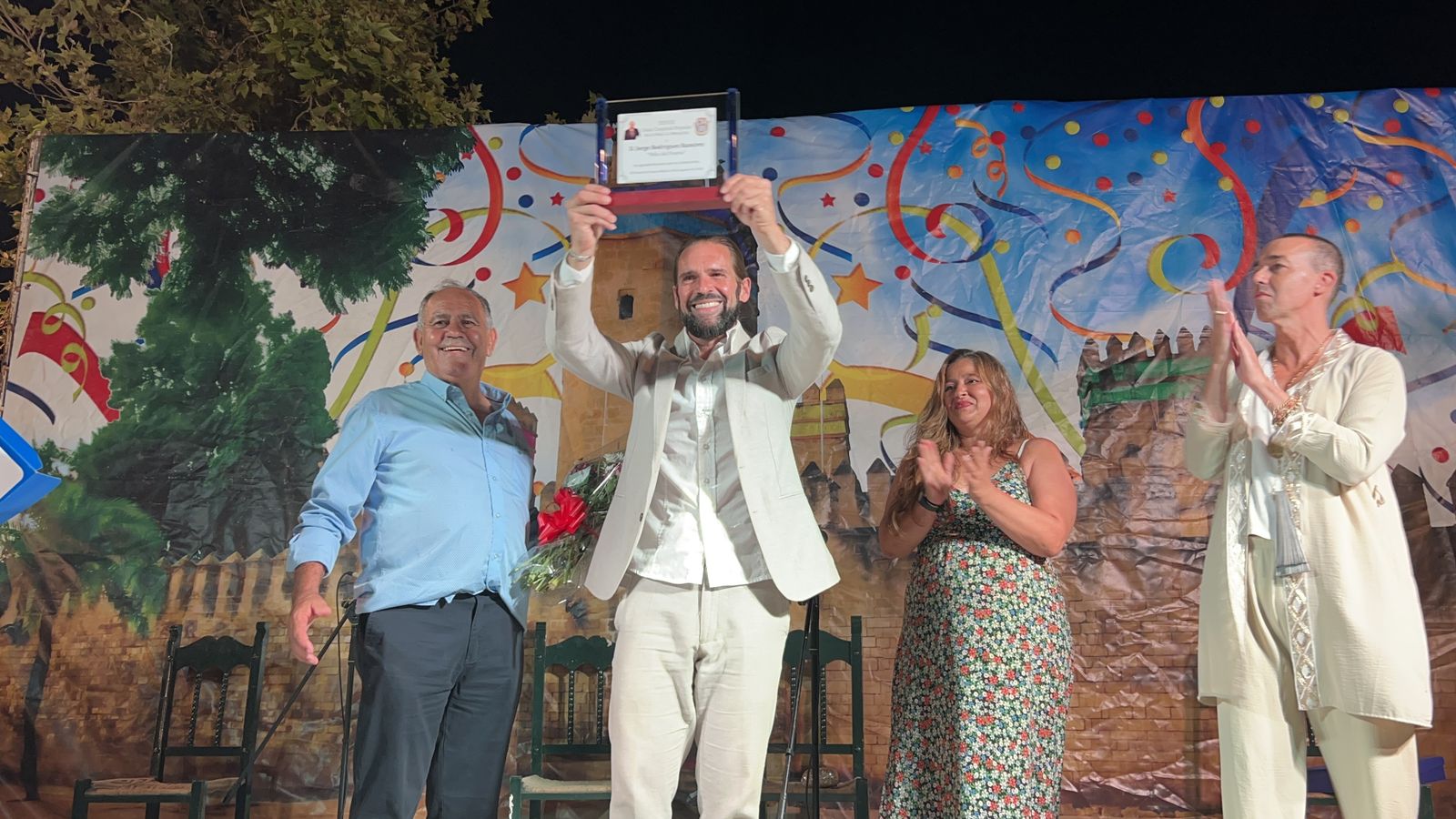 Un momento del reconocimiento al cantaor El Wilo durante la Gran Coquiná.