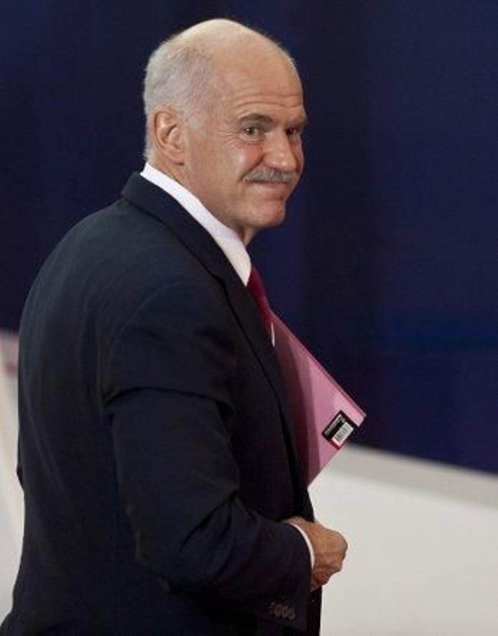 Papandréu quiere iniciar negociaciones para crear un Ejecutivo de coalición