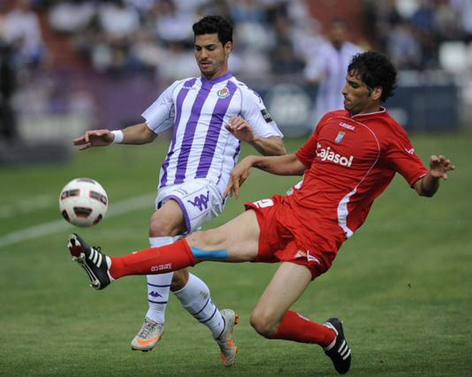 El Xerez se aleja del play-off de ascenso tras caer en Valladolid. 

Foto: LOF