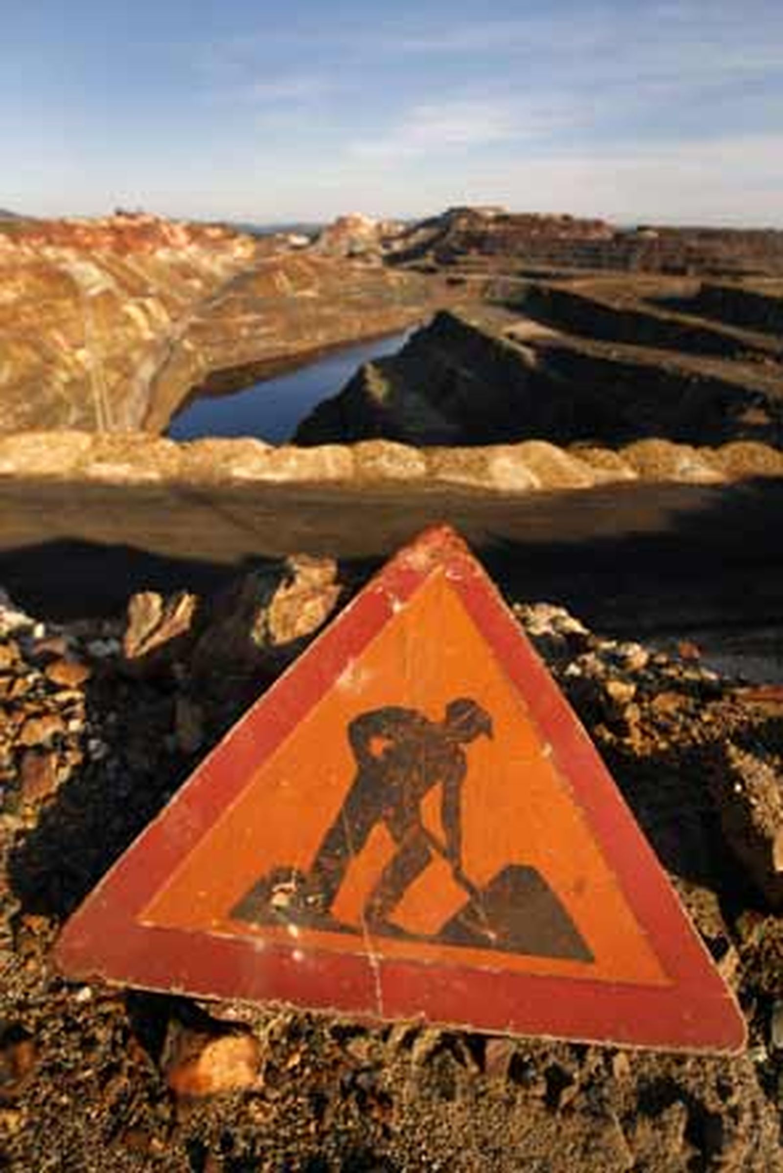 La Cuenca Minera de Huelva espera la recuperación de la explotación de Riotinto para que se le devuelva el esplendor a una comarca azotada por el paro

Foto: Fito Carreto