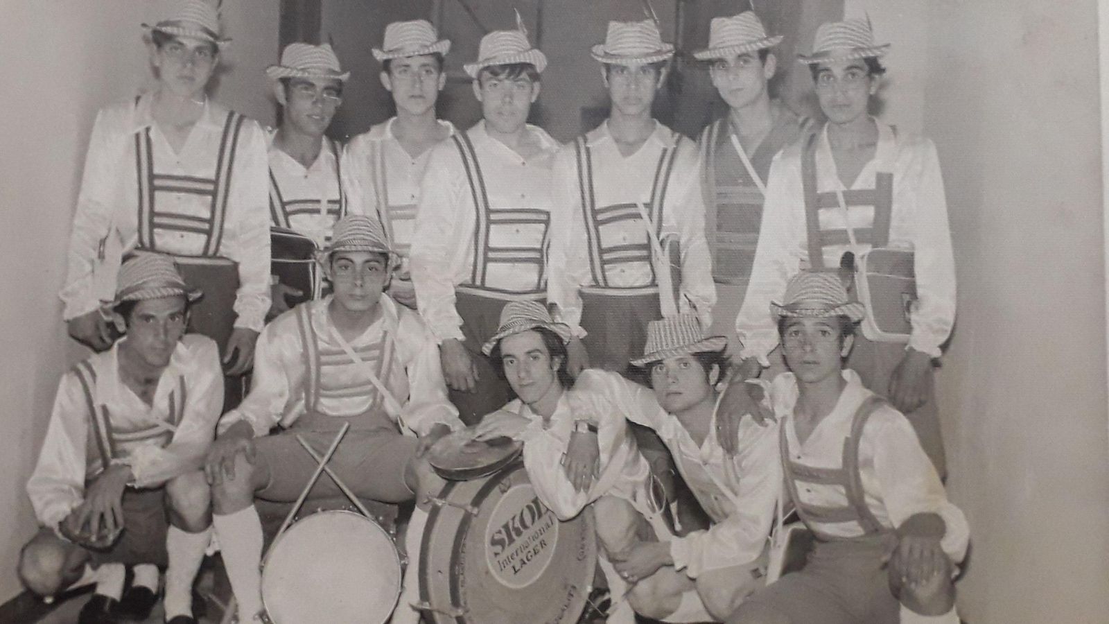 Rafael Velázquez, primero agachado por la derecha, en su primera agrupación, 'El tío Aquiles y su pandilla'.