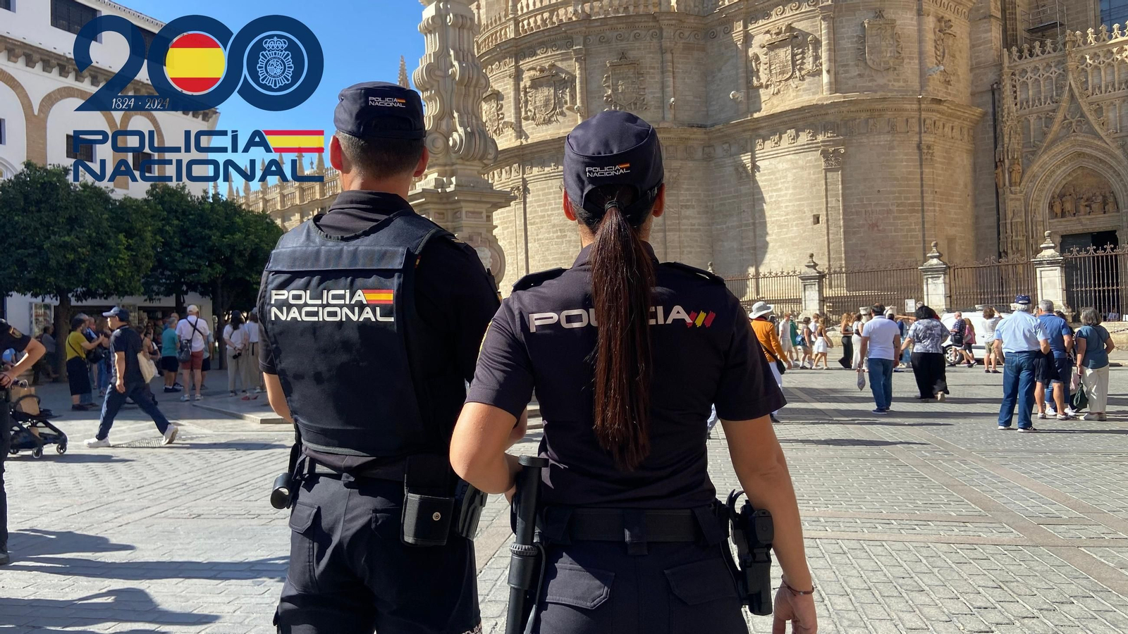 Dos policías nacionales en Sevilla, en una imagen de archivo.