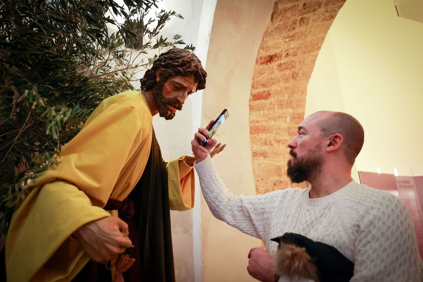 Inaugurada en San Fernando la exposición cofrade Passio Domini: las imágenes