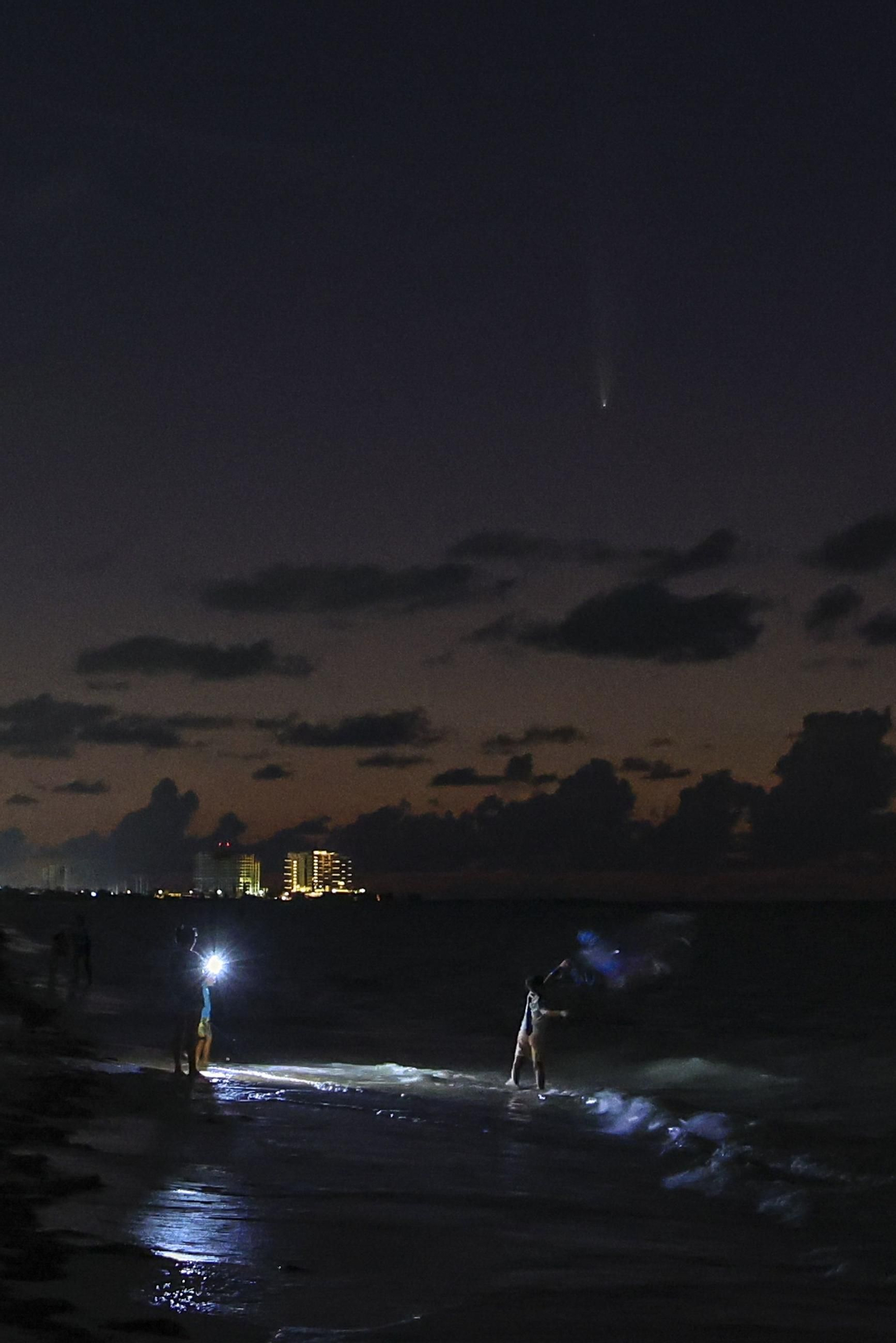 Espectáculo visual: El paso del cometa del siglo a lo largo y ancho del mundo