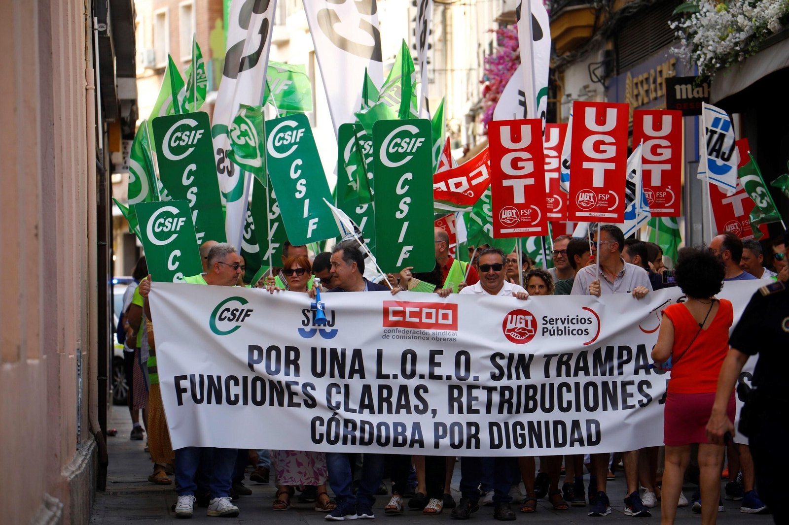 Manifestación a las puertas de la Subdelegación del Gobierno de la Junta de Andalucía.
