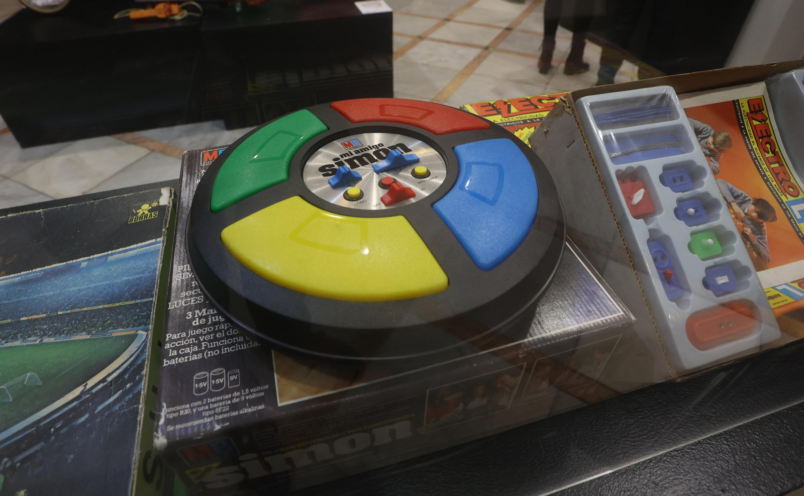 Exposición de juguetes antiguos en el Mercantil