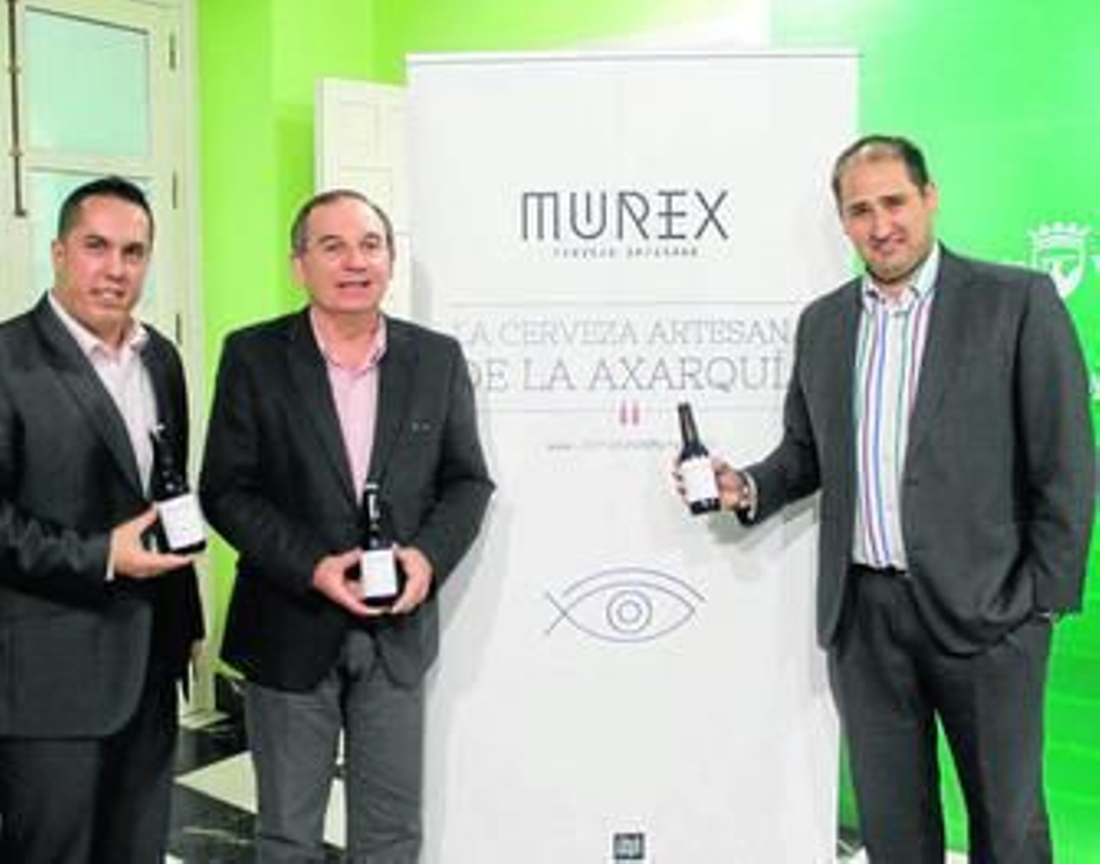 Antonio Montes e Israel Bergillos, los creadores de Murex, junto al alcalde Francisco Delgado Bonilla.