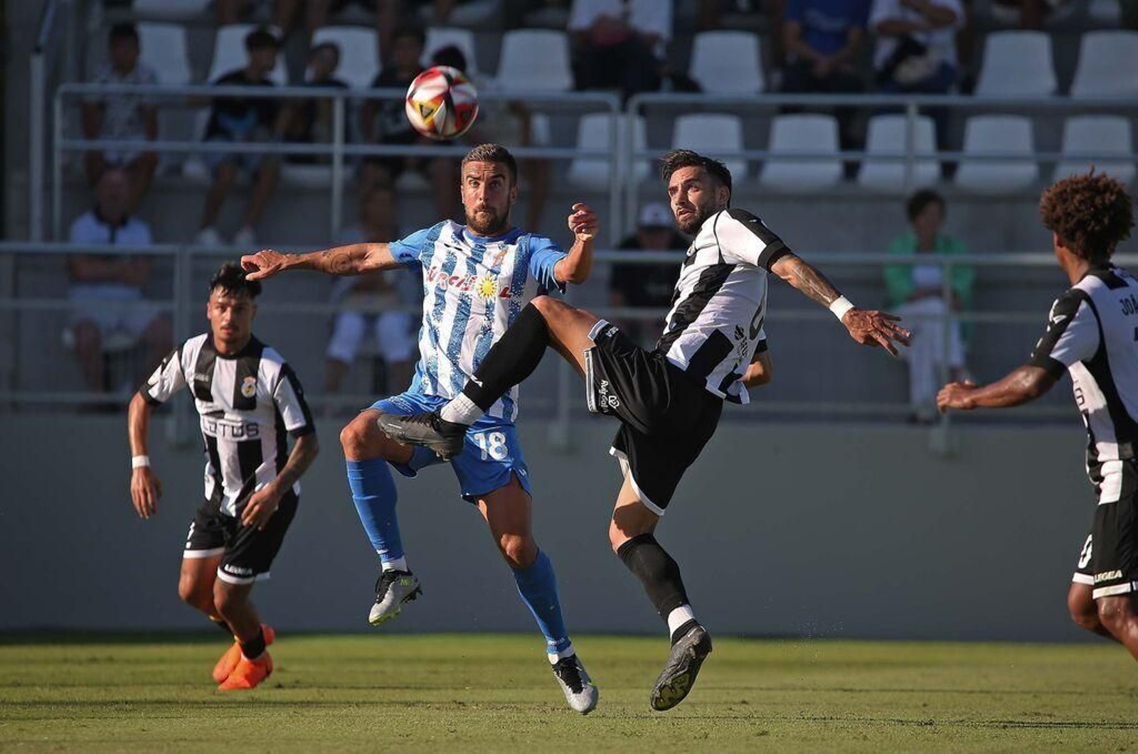 Francis Ferrón se adelanta a Sergi Monteverde en el partido de la primera vuelta