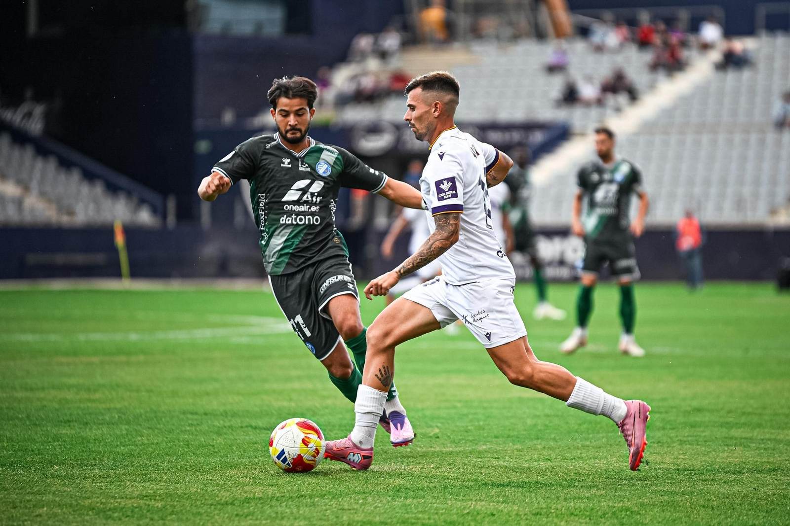 Adri Paz cuajó un partido sobresaliente ante el Xerez Deportivo FC en el centro del campo
