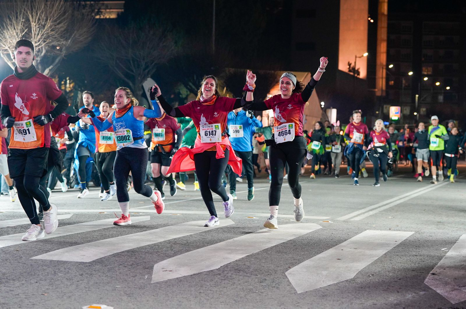 En imágenes: búscate en tu llegada a meta de la Carrera de San Antón 2026 (21)