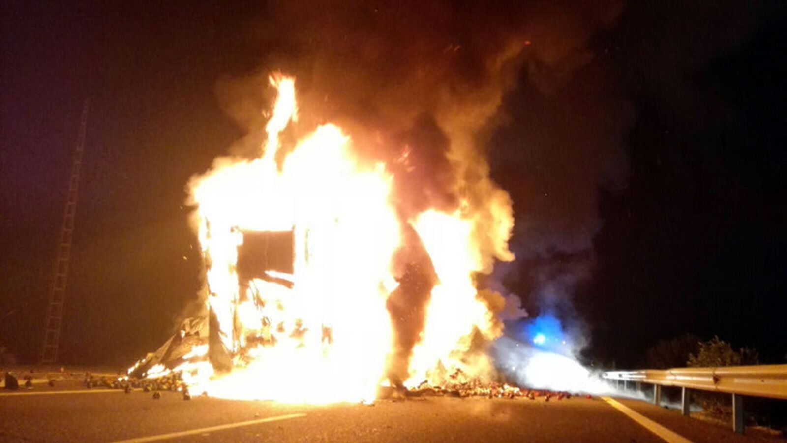 Foto de archivo de un incendio en la autovía.