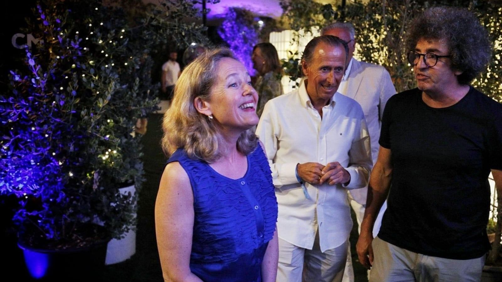 La vicepresidenta del Gobierno con José María Román, alcalde de Chiclana, y Rafael Casillas, promotor de CMF 2023.