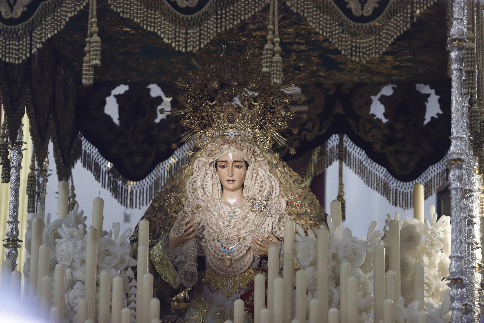 Imágenes de la estación de penitencia de la Hermandad de La Esperanza de Huelva
