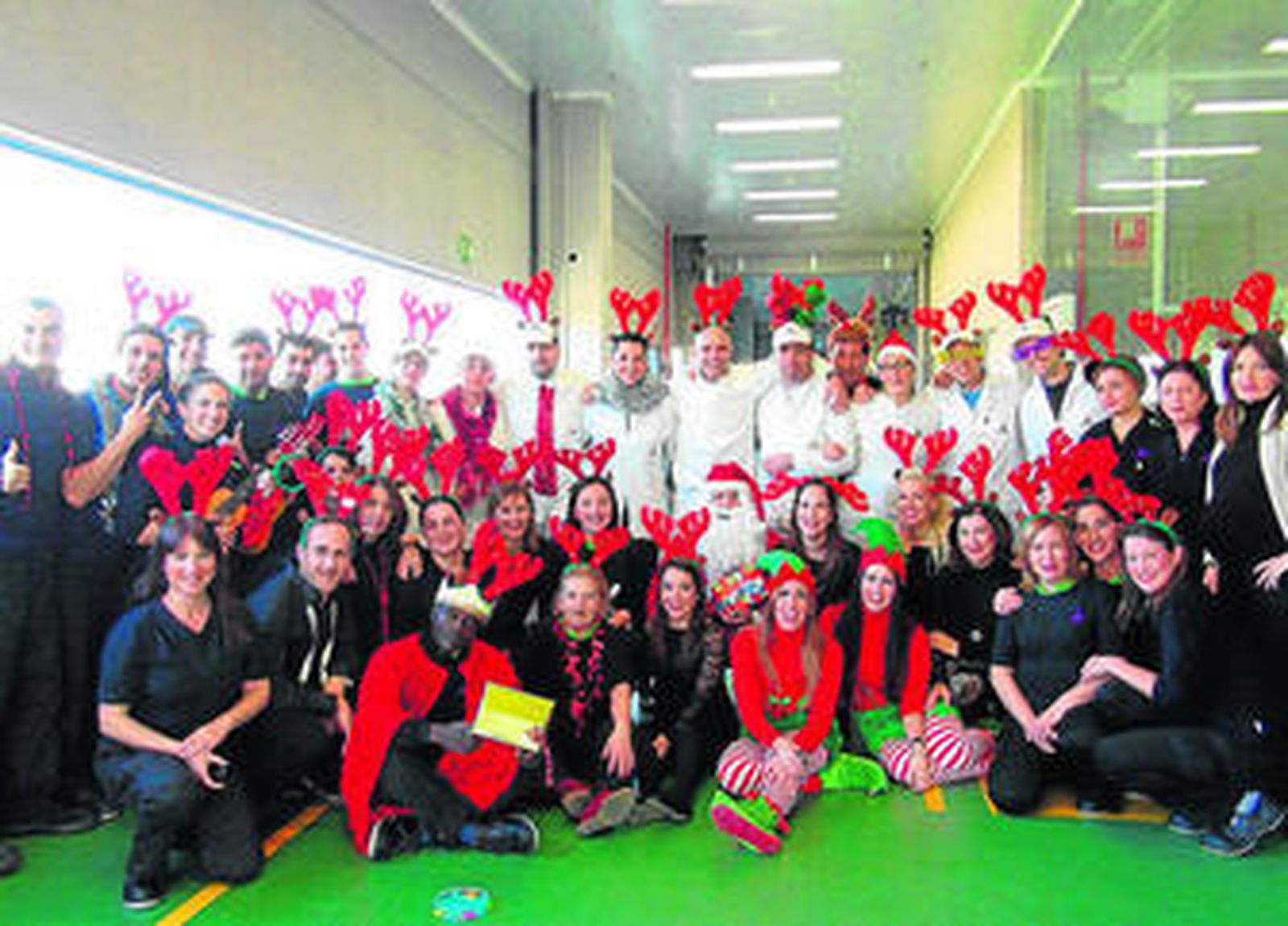 Briseis felicita la Navidad a ritmo de vídeo musical corporativo