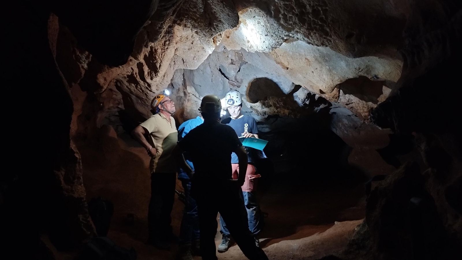 Muestreos en la Cueva de la Victoria Muestreos en la Cueva de la Victoria