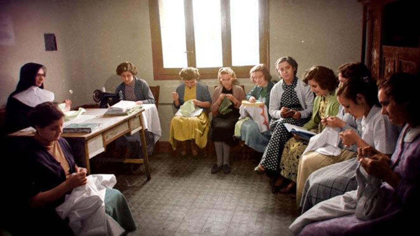 Un taller de costura, típica actividad en los años 40, 50 y 60