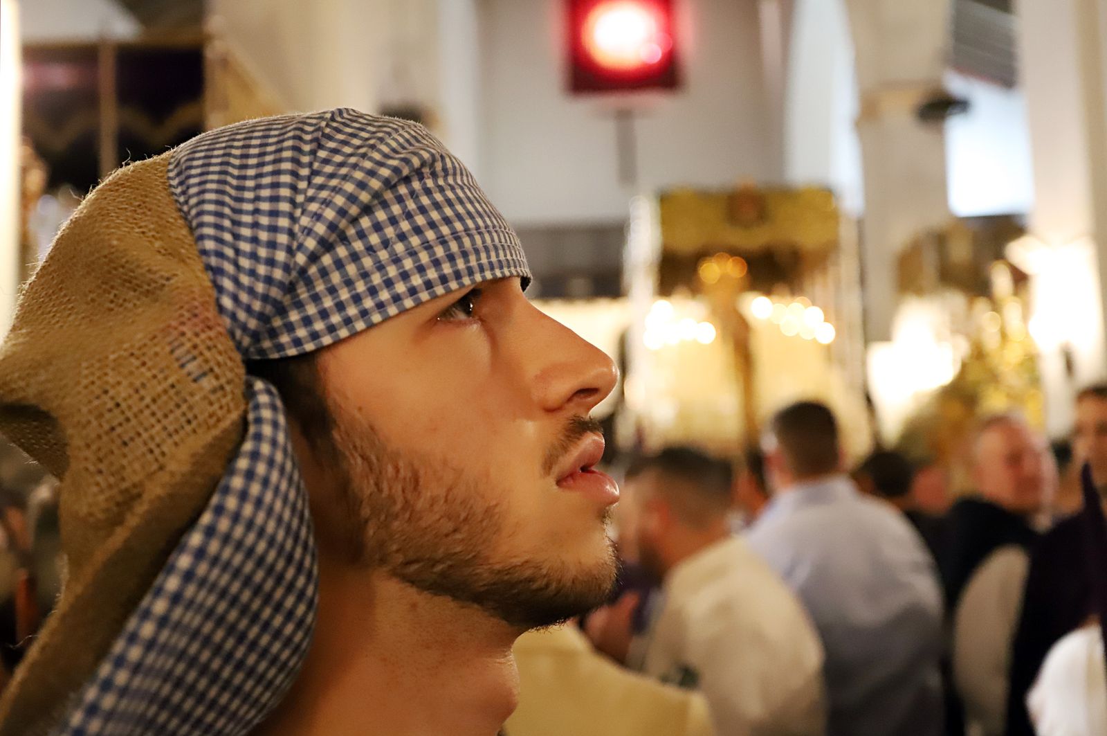 Imágenes de la procesión de Pasión en Huelva