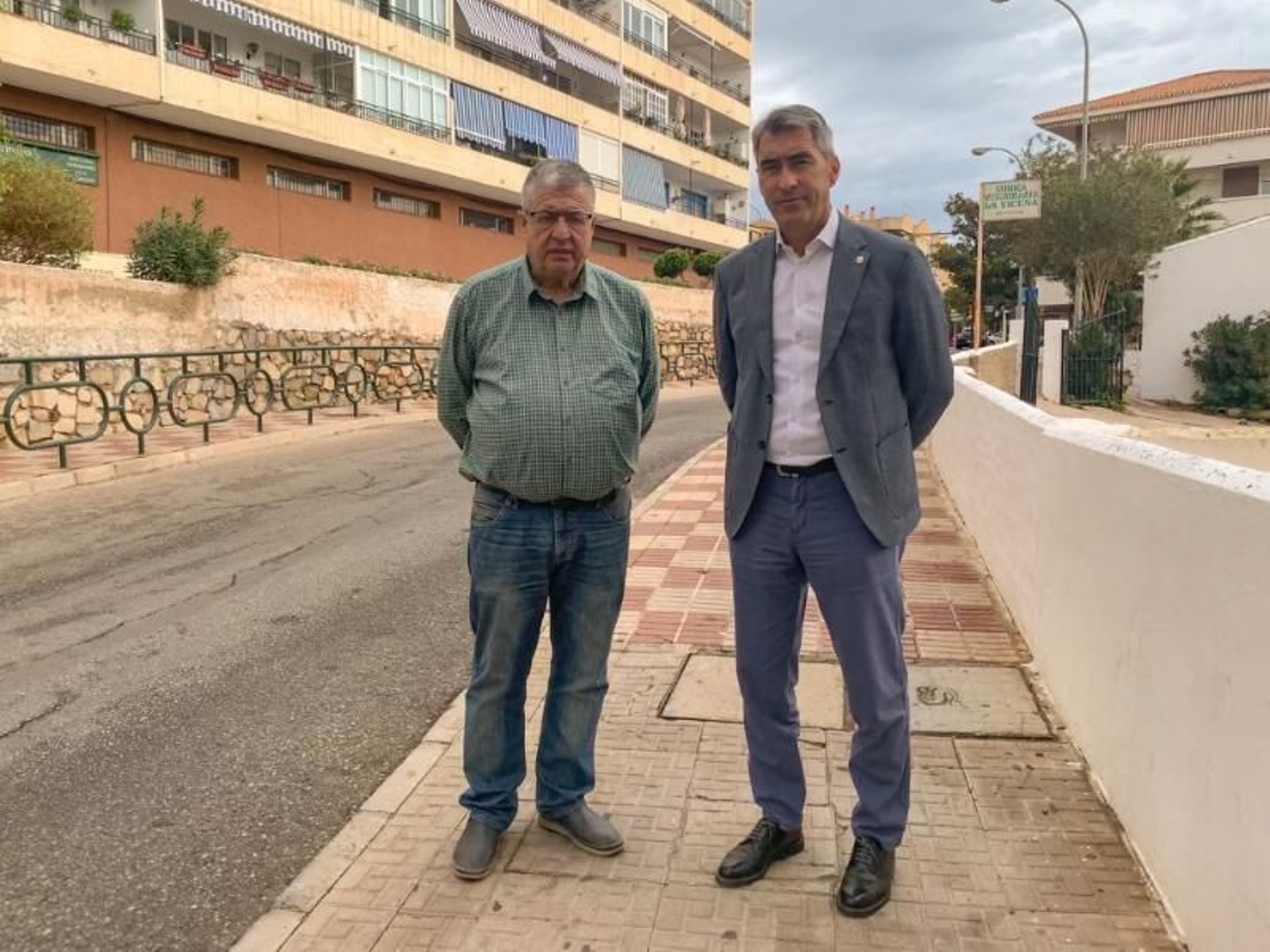 El alcalde, Víctor Navas (D.); y el concejal de Vías y Obras, Joaquín Villazón. El alcalde, Víctor Navas (D.); y el concejal de Vías y Obras, Joaquín Villazón.