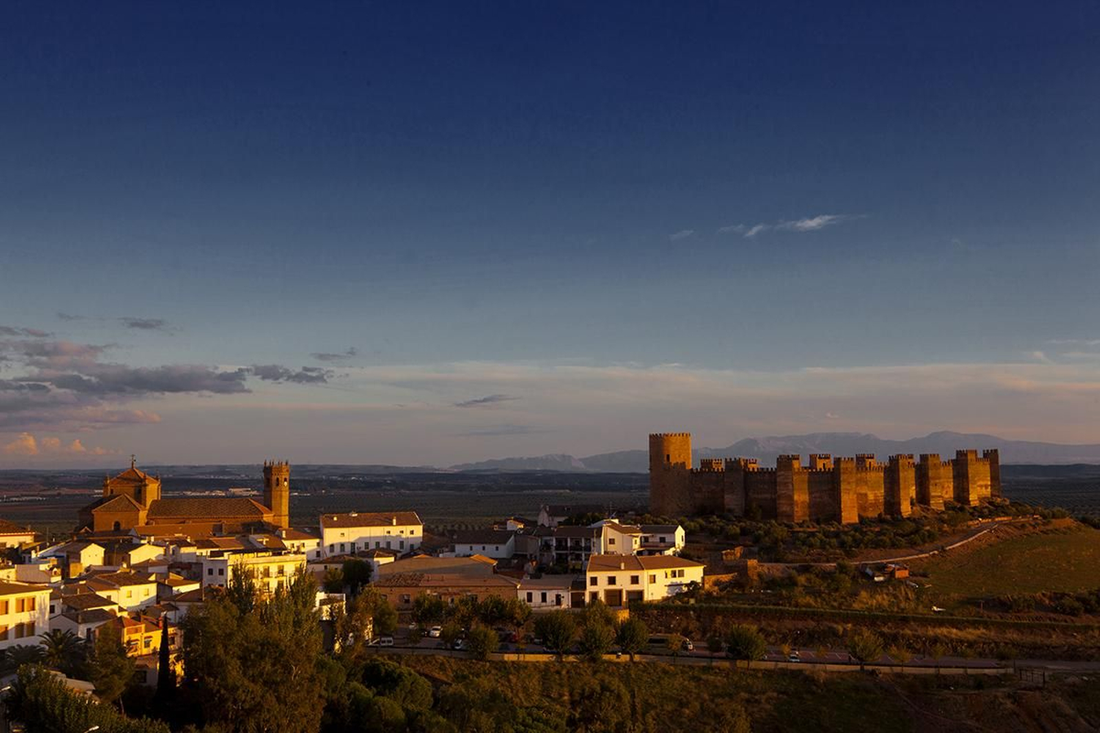 Panorámica de Baños de la Encina y el Castillo de Burgalimar.