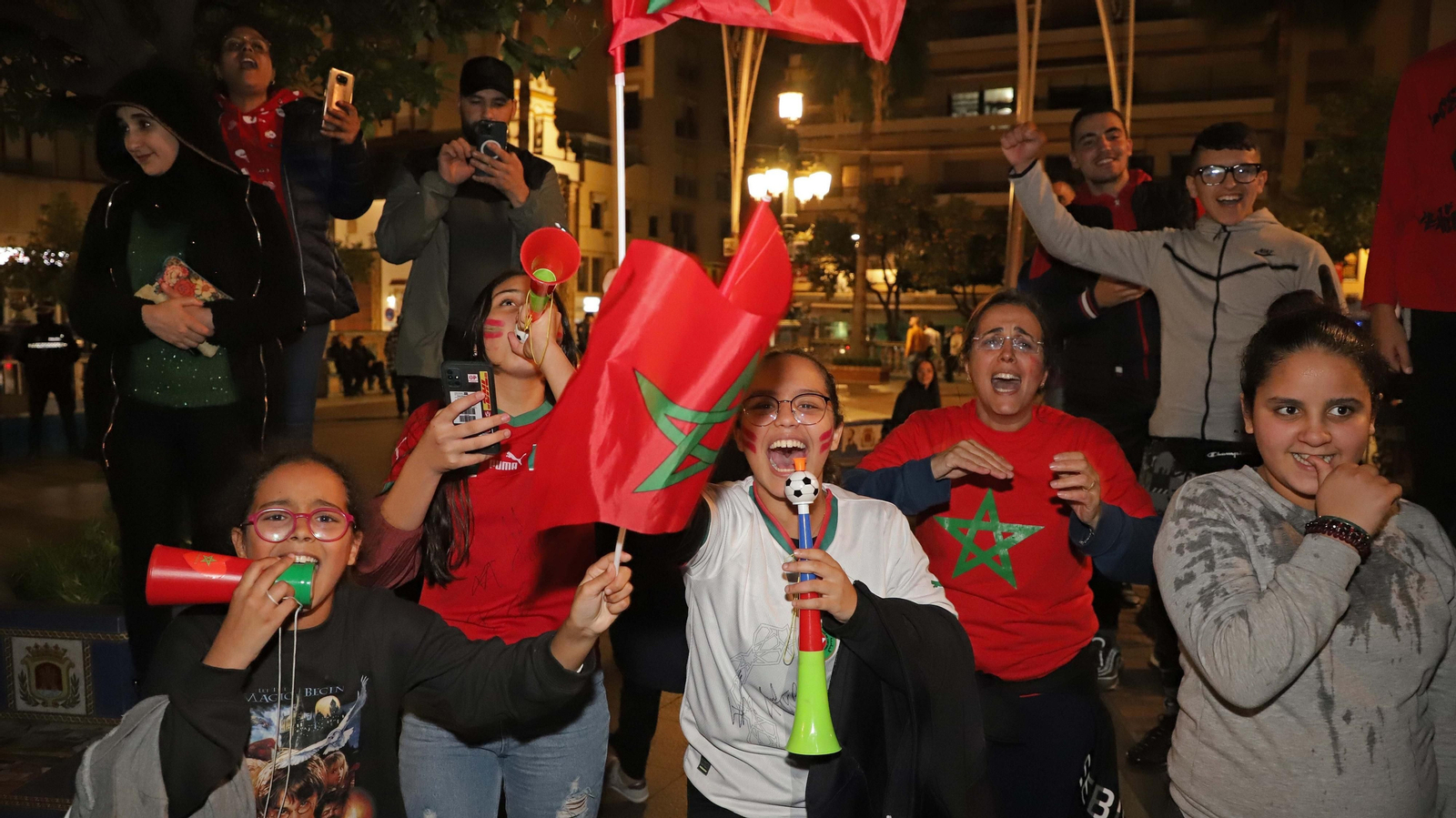 Fotos de la celebración en Algeciras de la victoria de Marruecos sobre España en Qatar