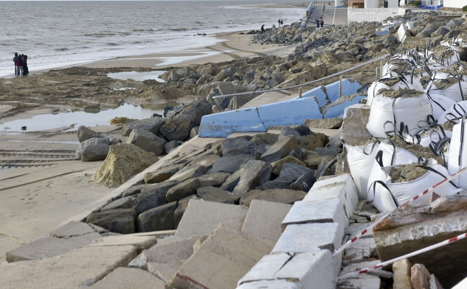 Comienza las obras de regeneración de arena en Matalascañas