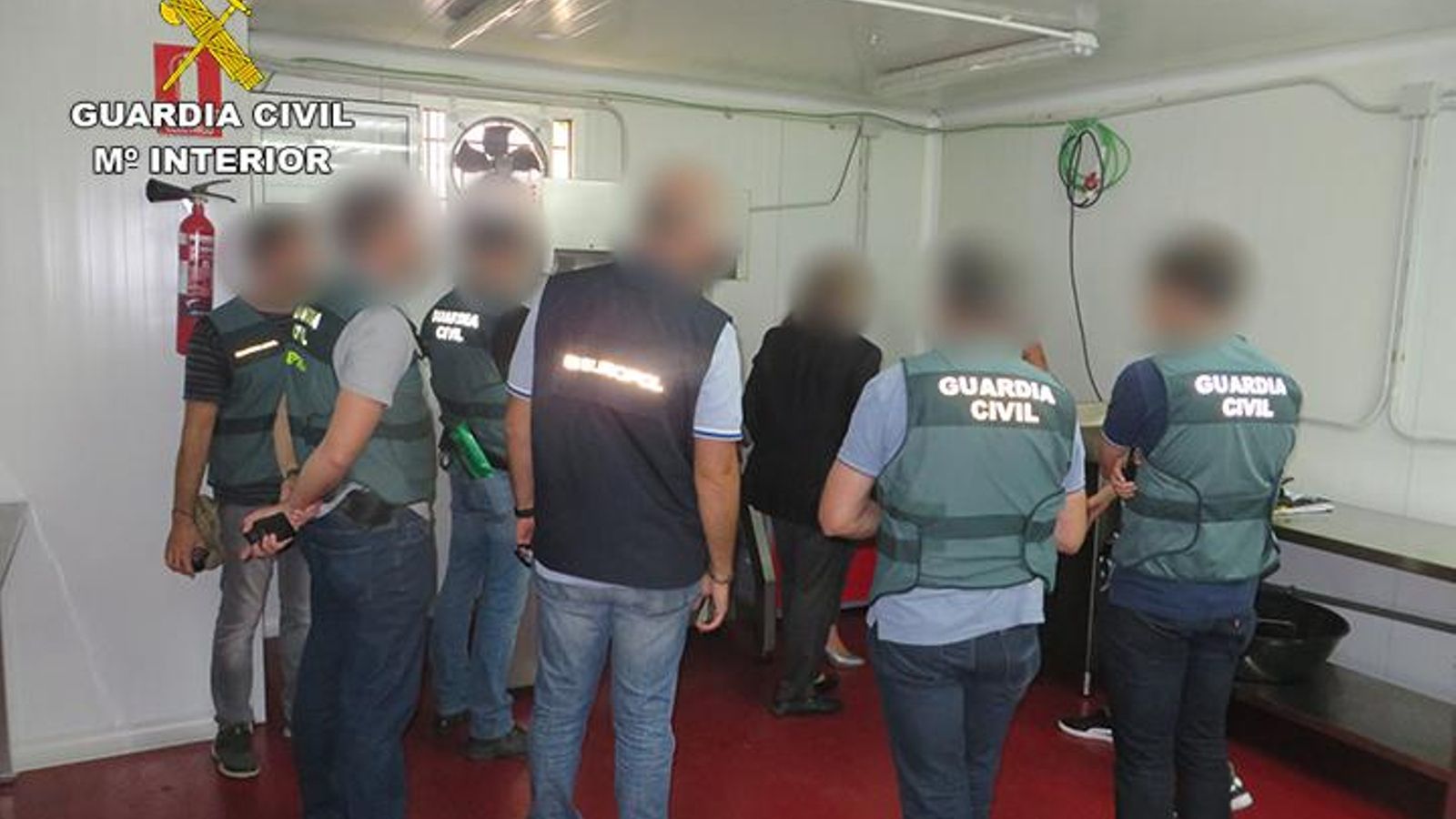 La Guardia Civil registra la nave de Magrudis en el polígono industrial El Pino de Sevilla