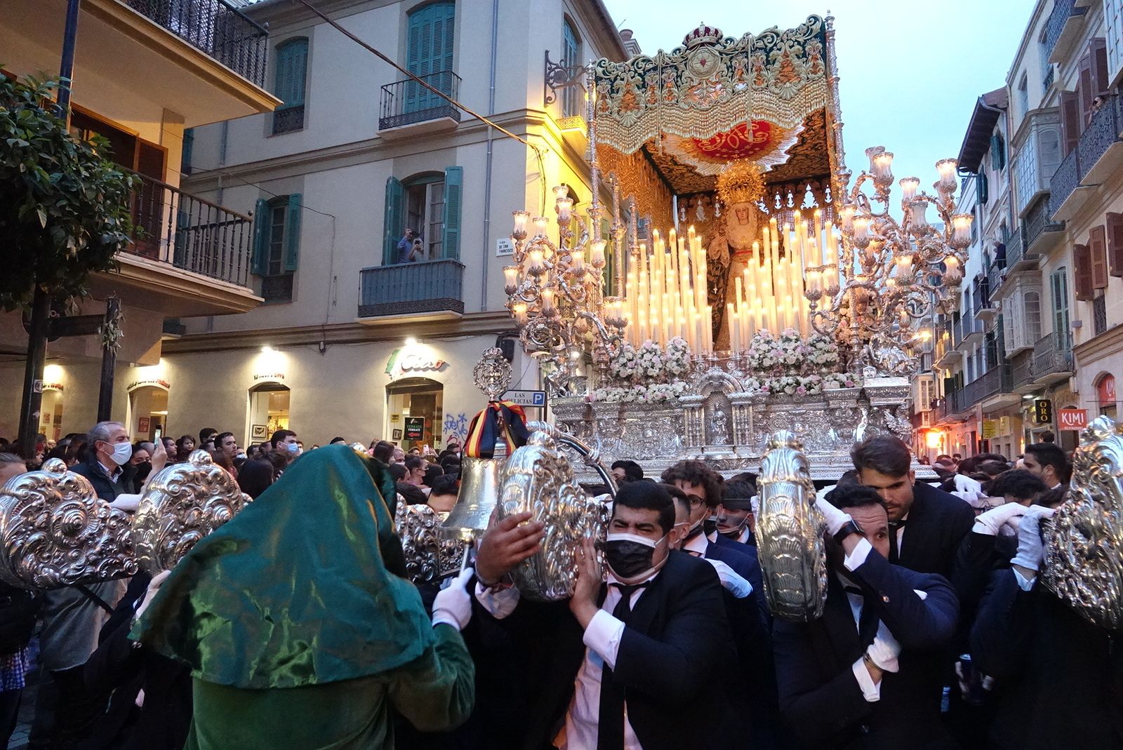 Las fotos de Estudiantes, en el Lunes Santo de Málaga