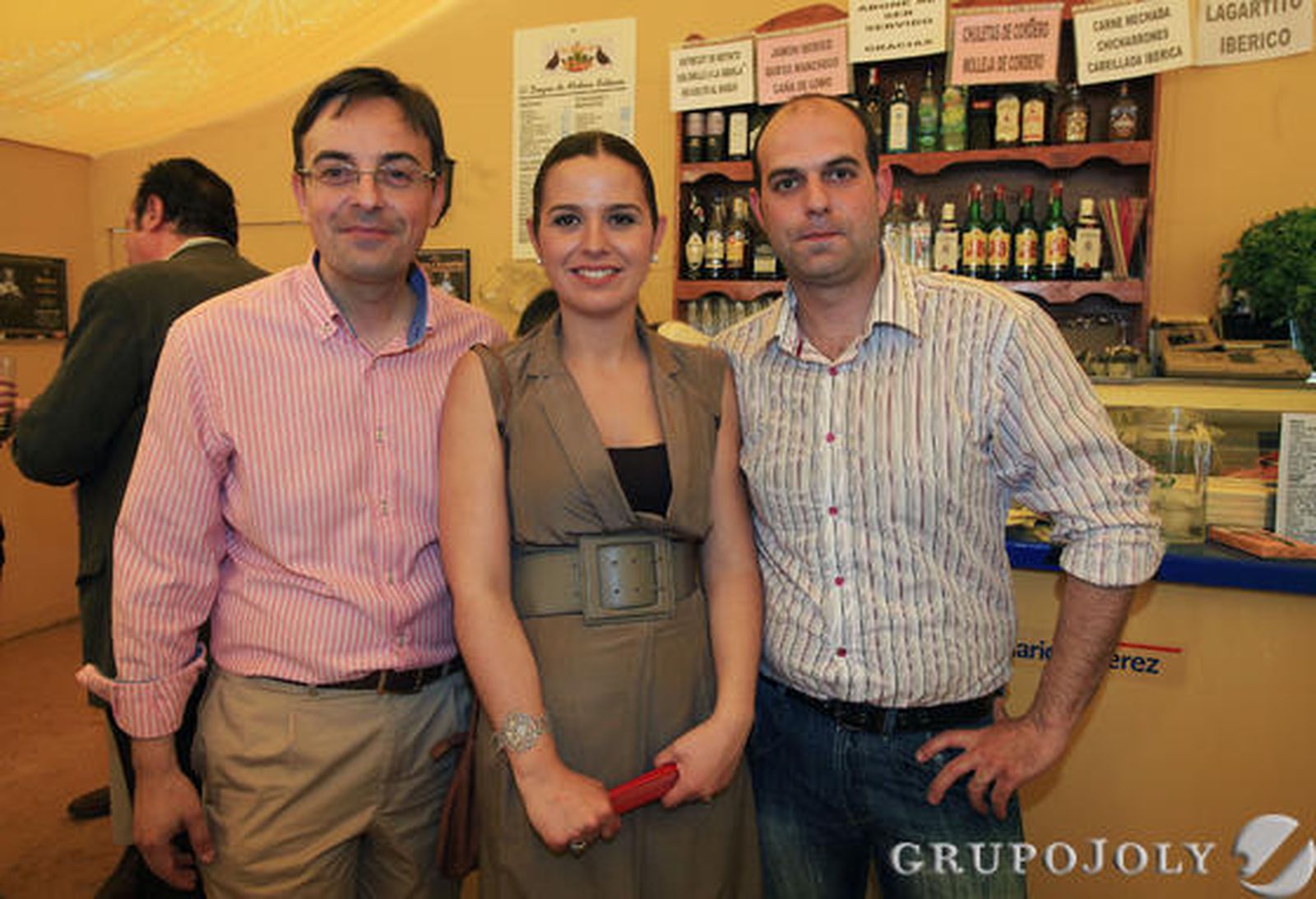 El jefe de taller de Norauto, Alfredo Sosa, junto a Marisa López Mesa y el director del centro Norauto, Javier Olmo.

Foto: Vanesa Lobo