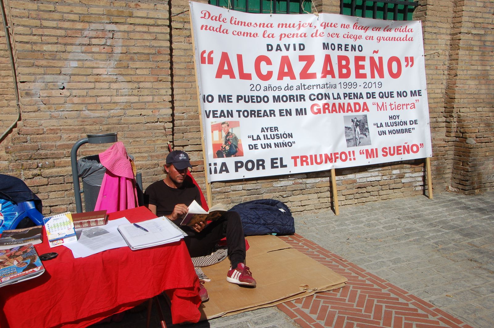 David Moreno 'Alcazabeño' de huelga de hambre en la Plaza de Toros de Granada