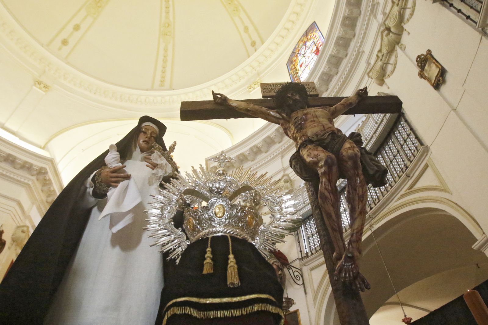 El Santo Cristo de la Universidad y Nuestra Señora de la Presentación, en laiglesia del Juramento de San Rafael.