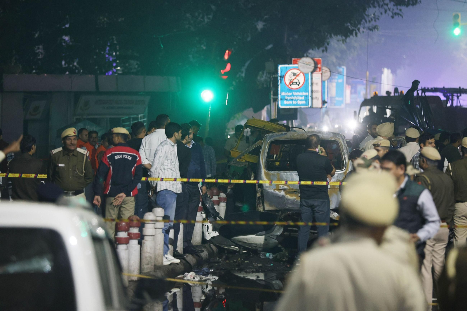 Al menos 8 muertos y 15 heridos en una explosión en Nueva Delhi. Al menos 8 muertos y 15 heridos en una explosión en Nueva Delhi.