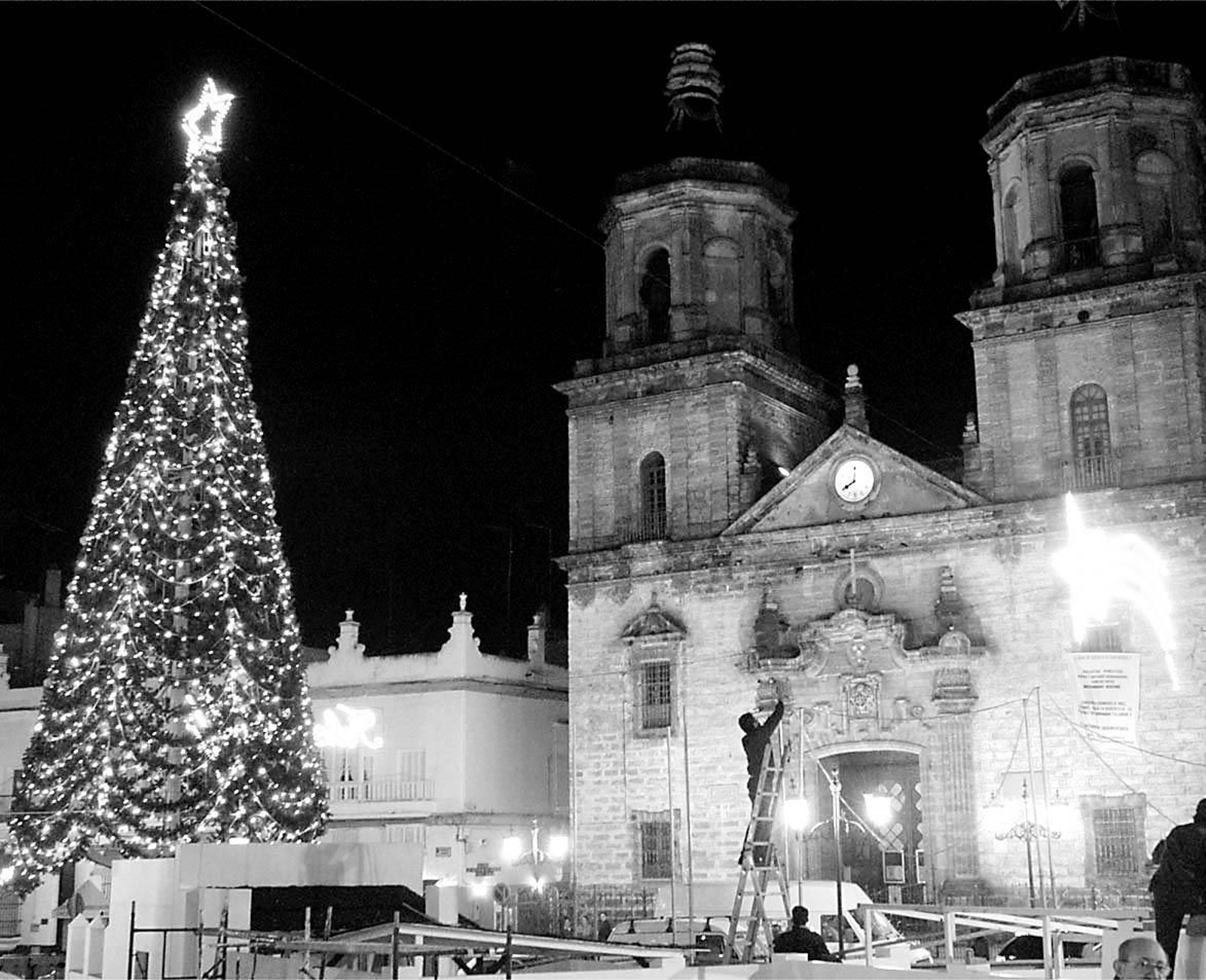 Navidad de 2005: San Fernando presume por primera vez de un gigantesco árbol de Navidad