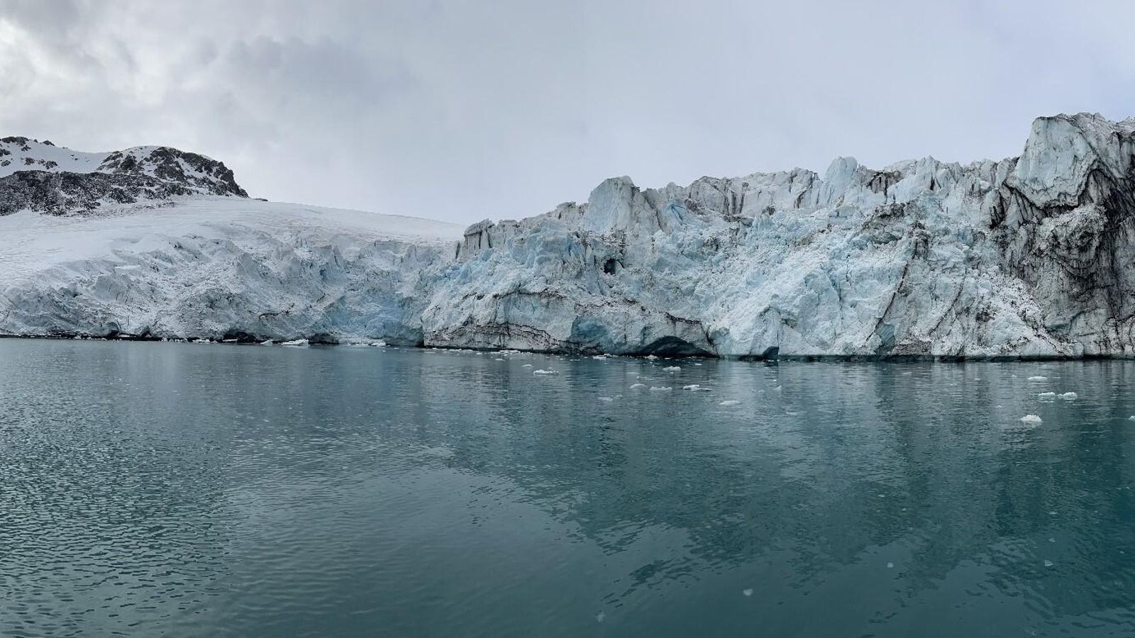 El proyecto se desarrollará tanto en la base Gabriel de Castilla como a bordo del 'Hespérides', tomando muestras de agua.