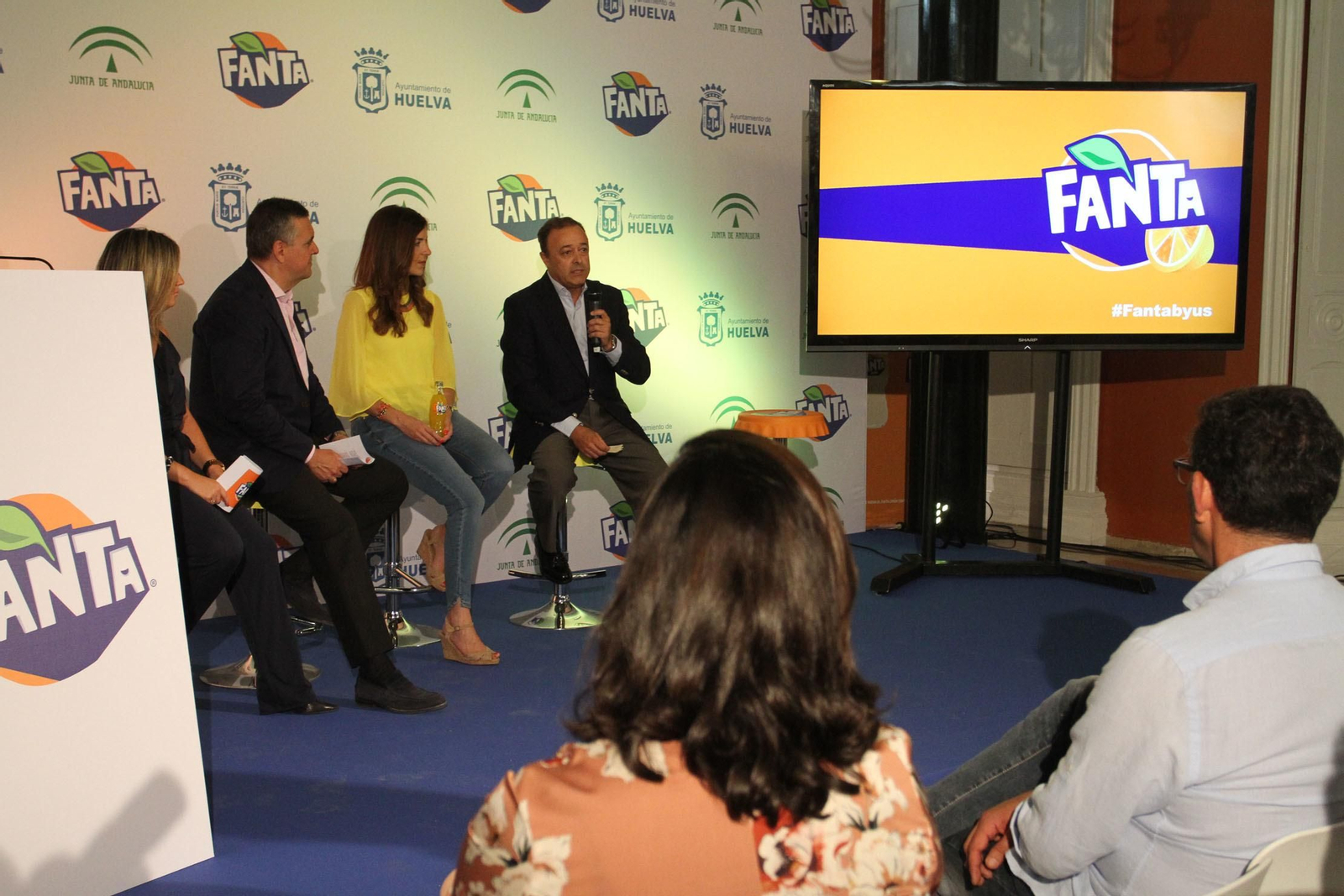 Presentación de la nueva botella de vidrio de Fanta