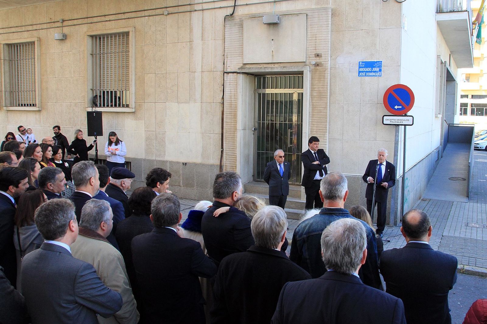 Acto de rotulación de la calle Abogado Juan José Domínguez en imágenes