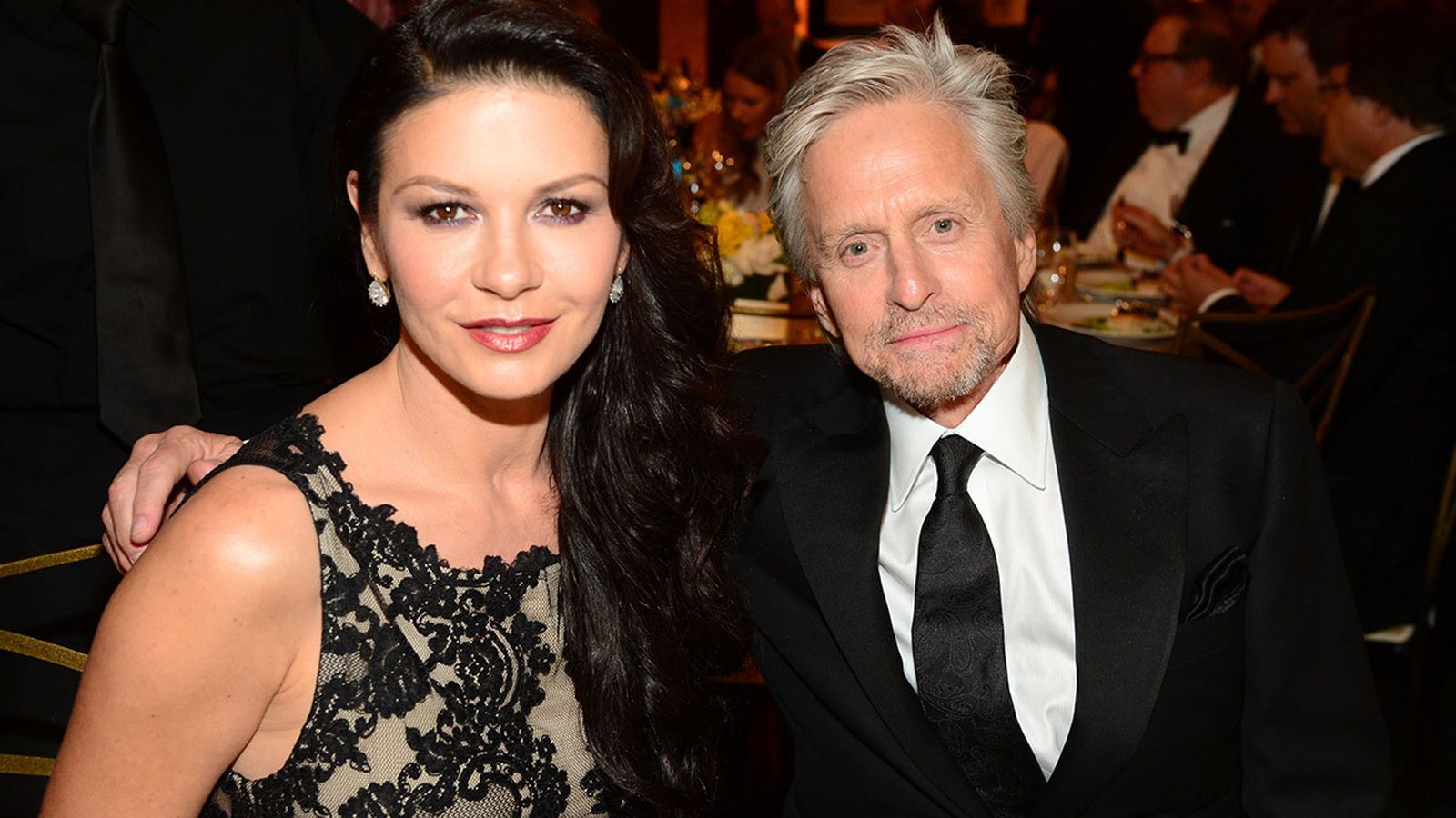 Catherine Zeta-Jones y Michael Douglas, en una cena benéfica.